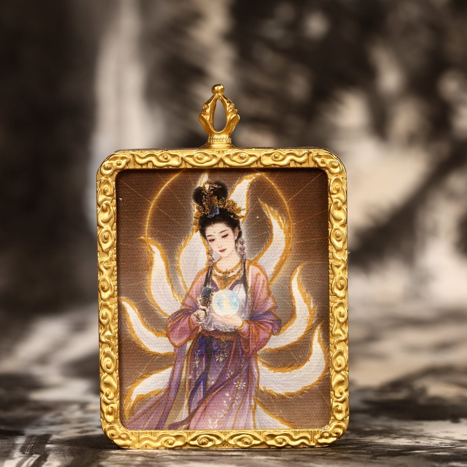 An Exquisite Painted Color Statue of Fox Spirit Tangka: An Exquisite Painted Color Statue of Fox Spirit Tangka,Size:2inx2.8in 彩绘狐仙像唐卡