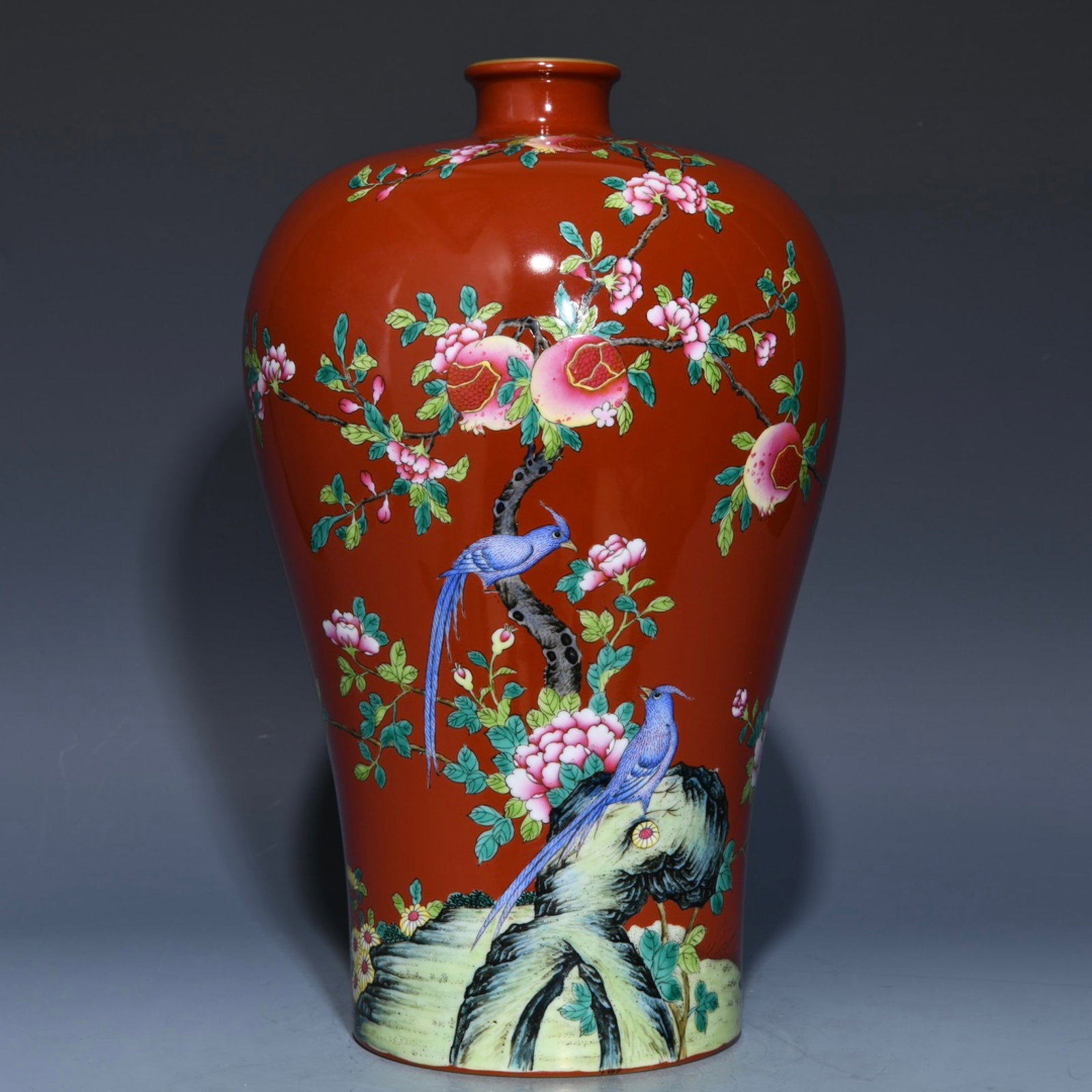 A Rare Famille-Rose Iron-Red Flower and Bird Pattern Vase: A Rare Famille-Rose Iron-Red Flower and Bird Pattern Vase,Qing Dynasty,China,Yongzheng Six-character Mark,Size:13inx7.9in 粉彩矾红花鸟纹瓶,中Þ
