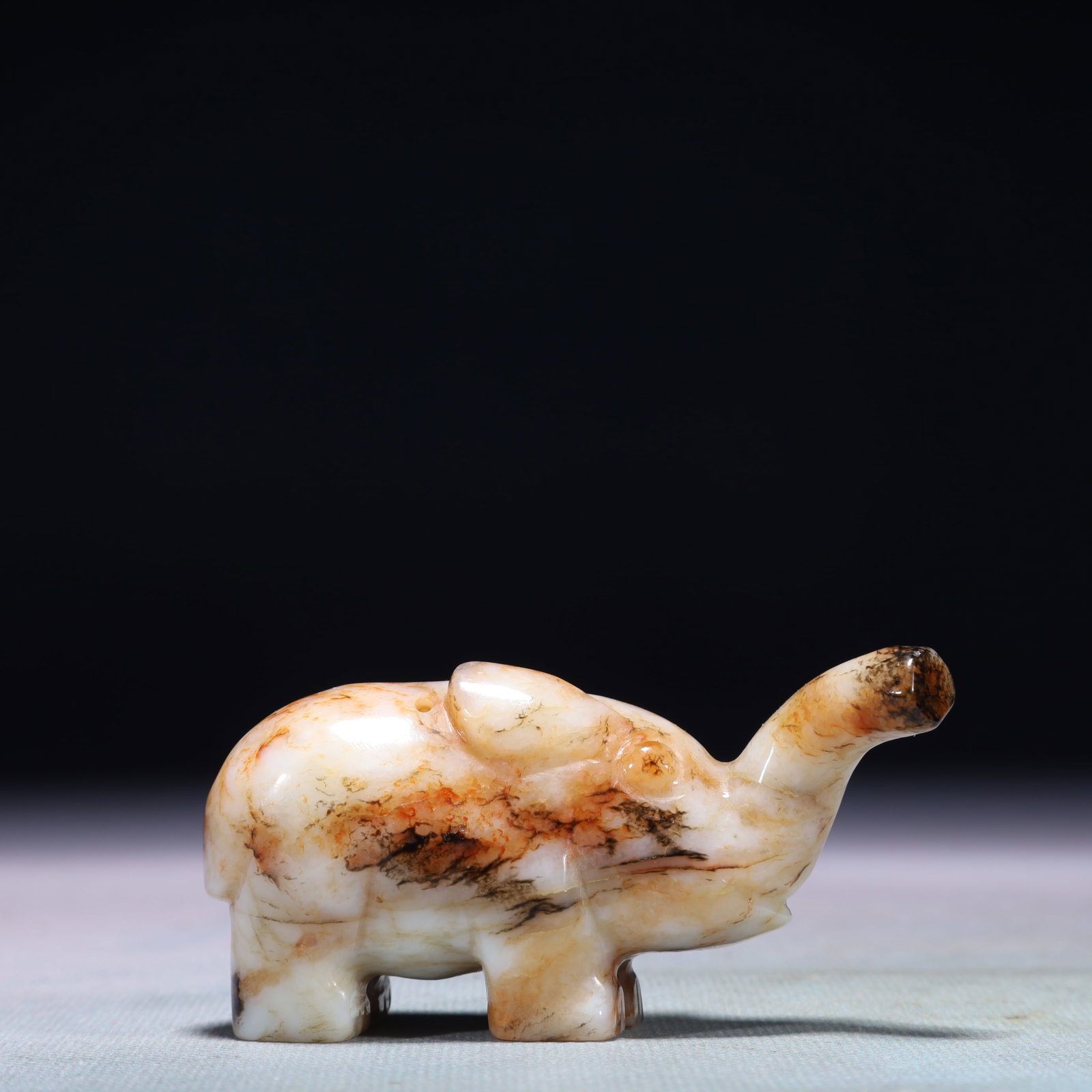 An Exquisite White Jade Elephant Ornament: An Exquisite White Jade Elephant Ornament,Qing Dynasty,China,Size:3.5inx1inx1.6in,Weight:127g 白玉象摆件,中国清代