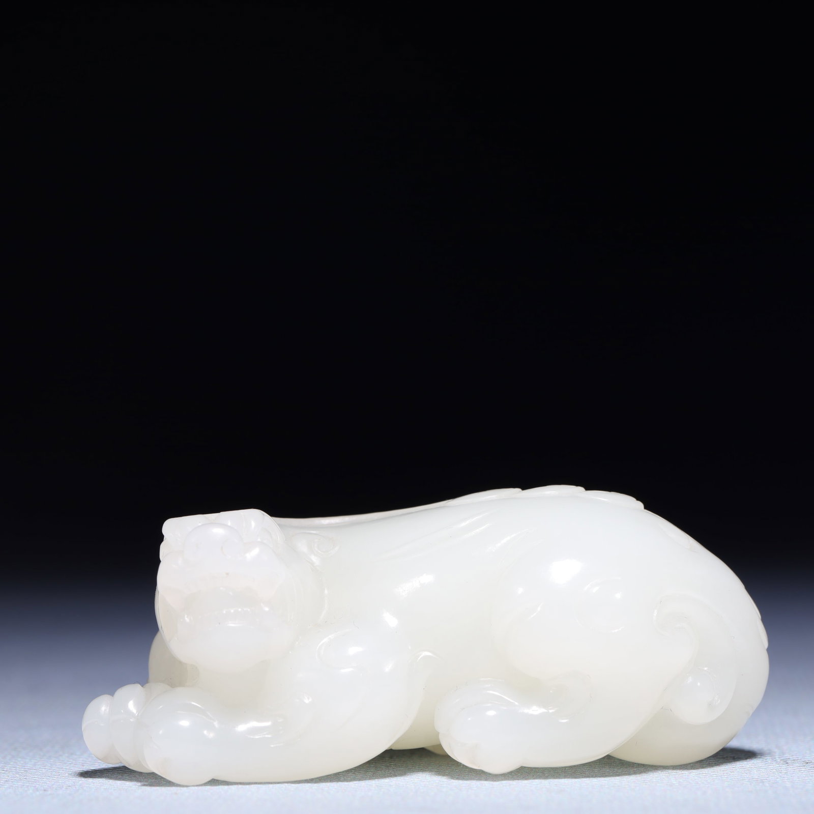 An Exquisite White Jade Auspicious Beast Ornament: An Exquisite White Jade Auspicious Beast Ornament,Qing Dynasty,China,Size:3inx1.4inx1.2in,Weight:140g 白玉瑞兽摆件,中国清代