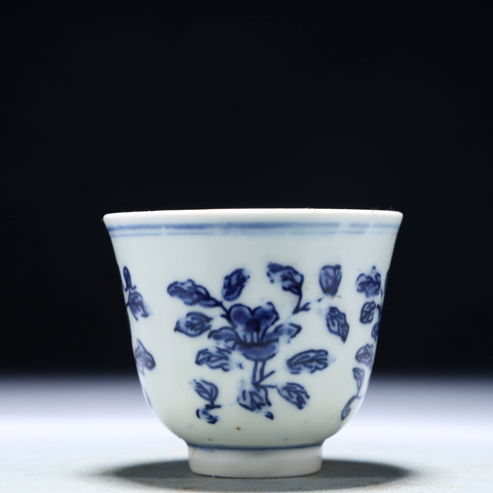An Exquisite Blue and White Flower Pattern Cup: An Exquisite Blue and White Flower Pattern Cup,Qing Dynasty,China,Size:3inx2.6in,Weight:100g 青花花卉纹杯子,中国清代