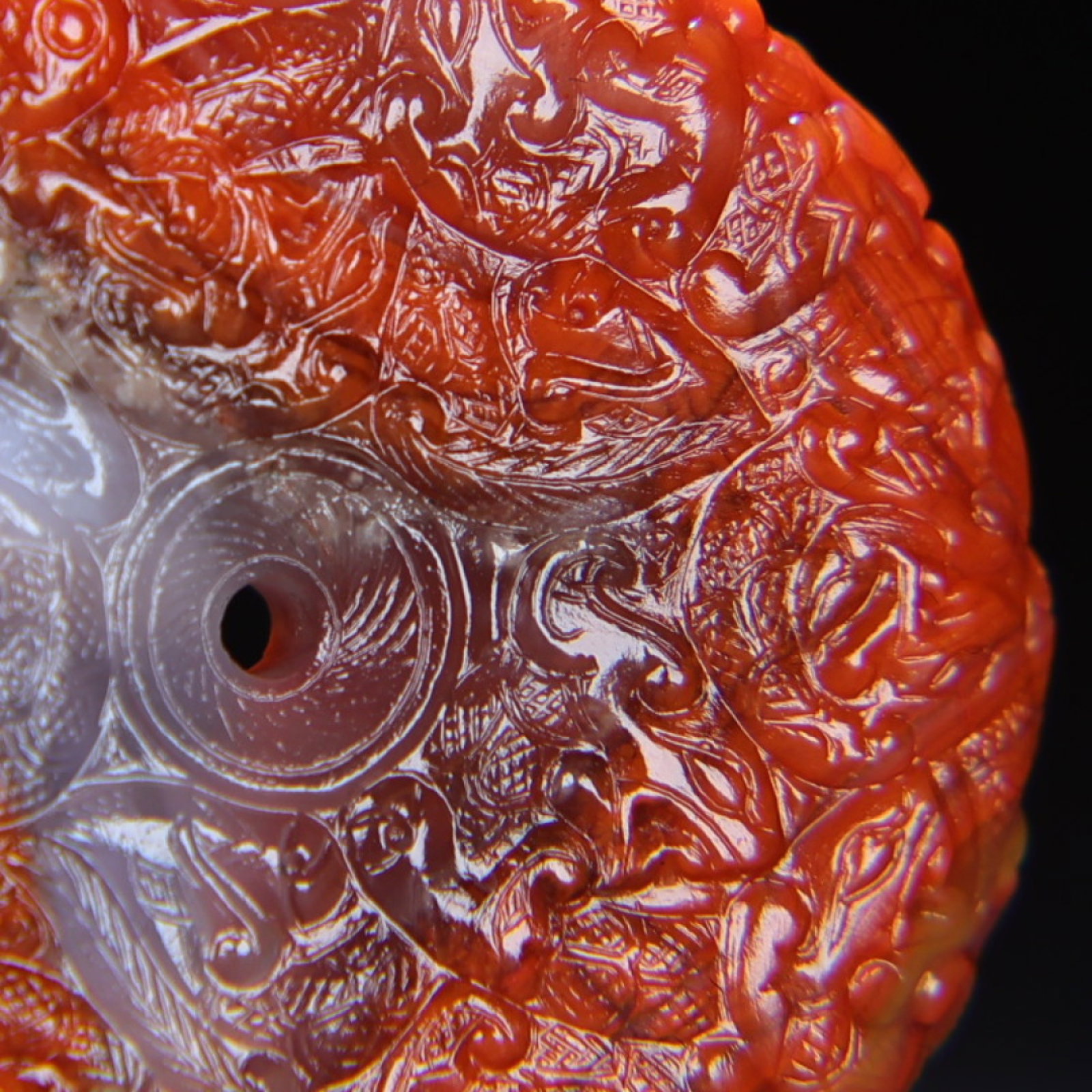 An Exquisite White Jade Dragon Pattern Pendant - 2