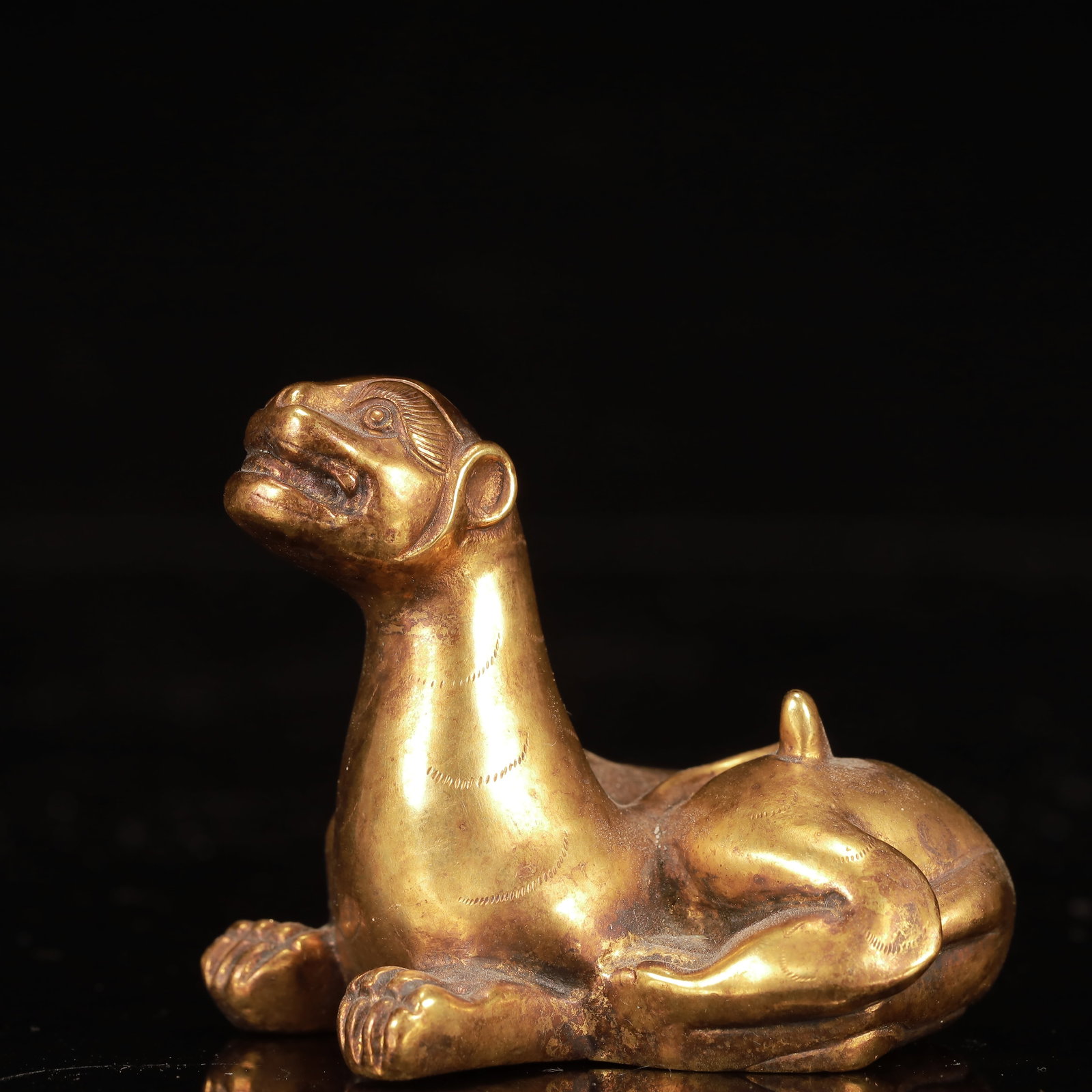 An Exquisite Gilt Bronze Beast Ornament: An Exquisite Gilt Bronze Beast Ornament,Qing Dynasty, China,Size:2.6inx2inx2in,Weight:350g 铜鎏金兽摆件,中国清代
