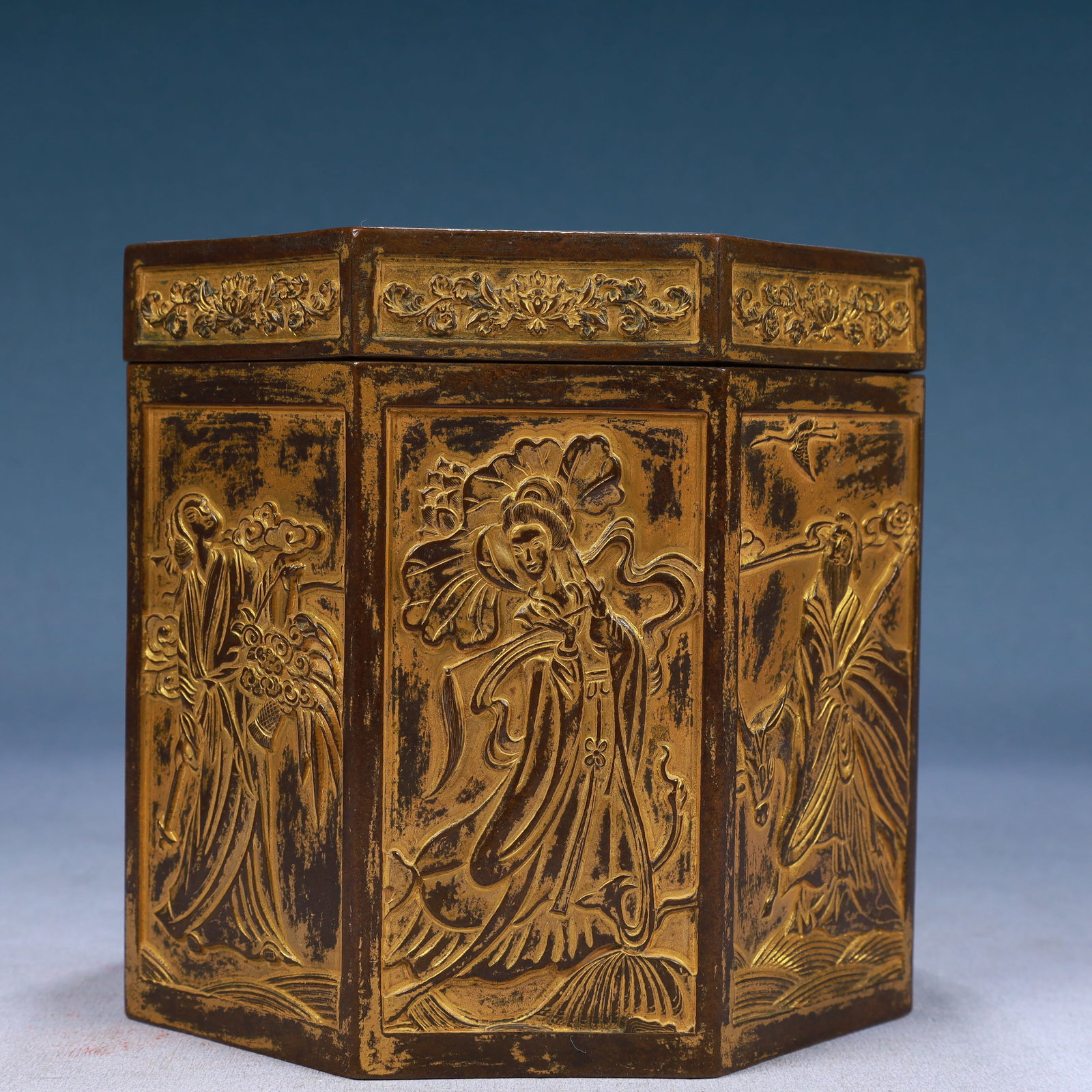 An Exquisite Gilt Bronze Auspicious Cloud and Figure Pattern Cover Box: An Exquisite Gilt Bronze Auspicious Cloud and Figure Pattern Cover Box,Qing Dynasty, China,Qianlong Four-character Mark,Size:6.7inx6.5in,Weight:3600g 铜鎏金祥云人&#