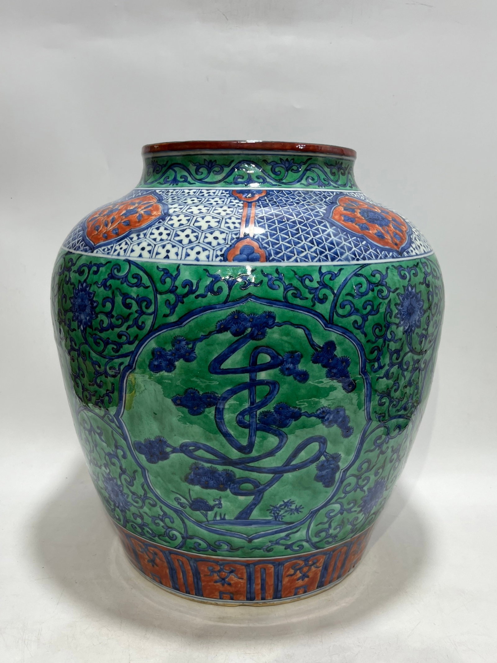 A Rare Blue and White Red Green Color Shou-Character Lotus Pattern Jar: A Rare Blue and White Red Green Color Shou-Character Lotus Pattern Jar,Ming Dynasty,China,Wanli Six-character Mark,Size:14.8in 青花红绿彩寿字缠枝&