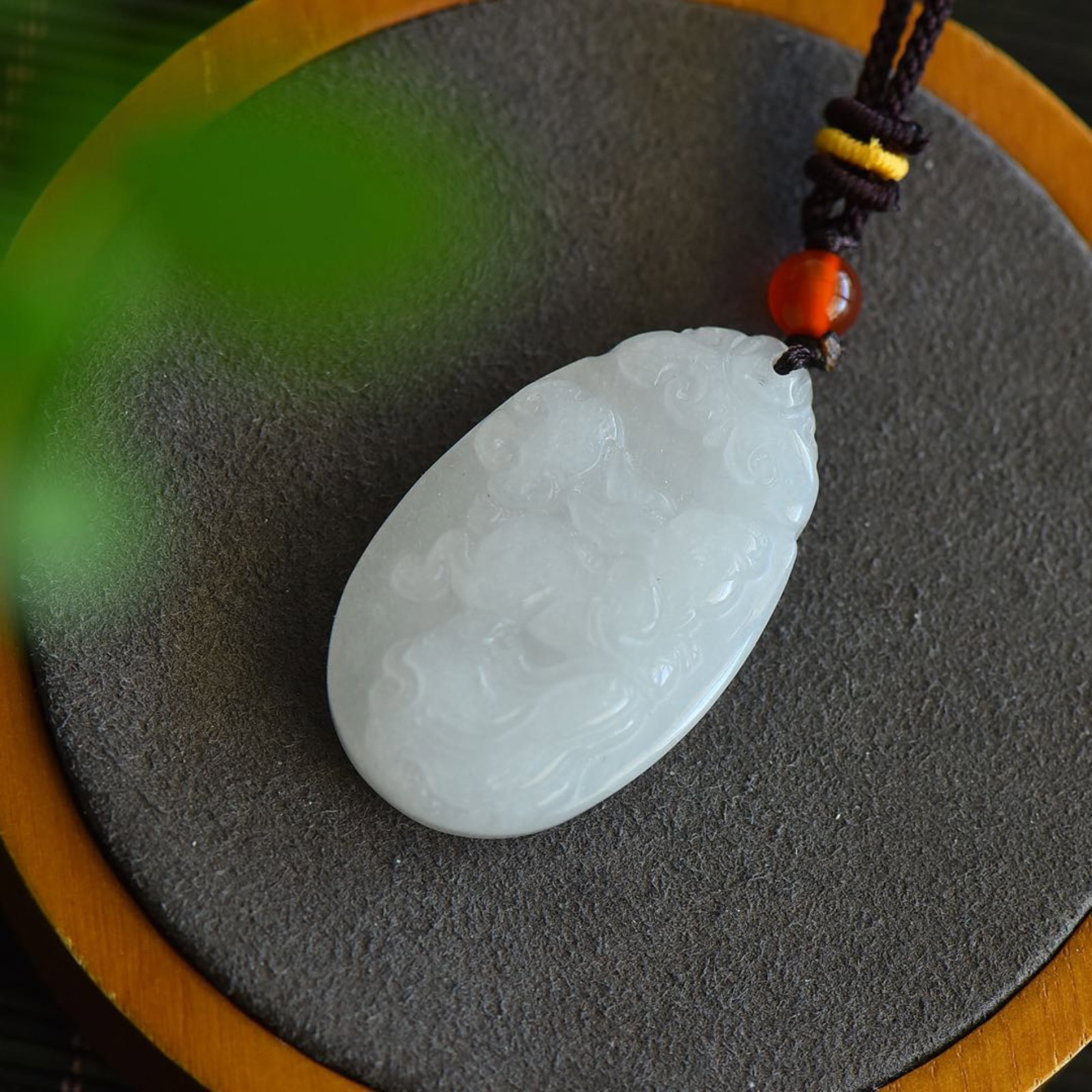 An Exquisite White Jade Rabbit Pattern Pendant - 2
