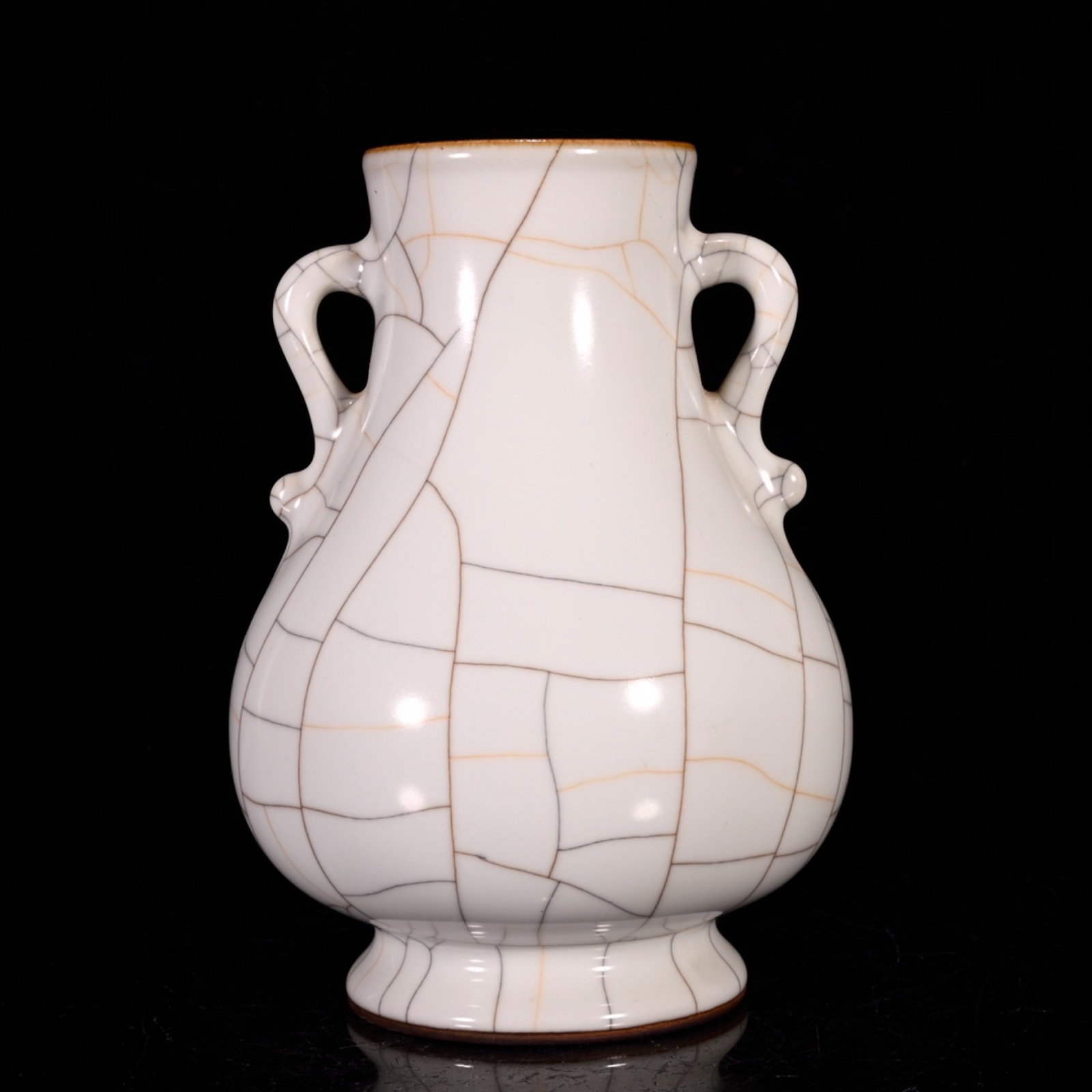 An Exquisite Guan yao Double-Ears Vase: An Exquisite Guan yao Double-Ears Vase,Qing Dynasty,China,Size:6.7inx4.9in 官窑双耳瓶,中国清代
