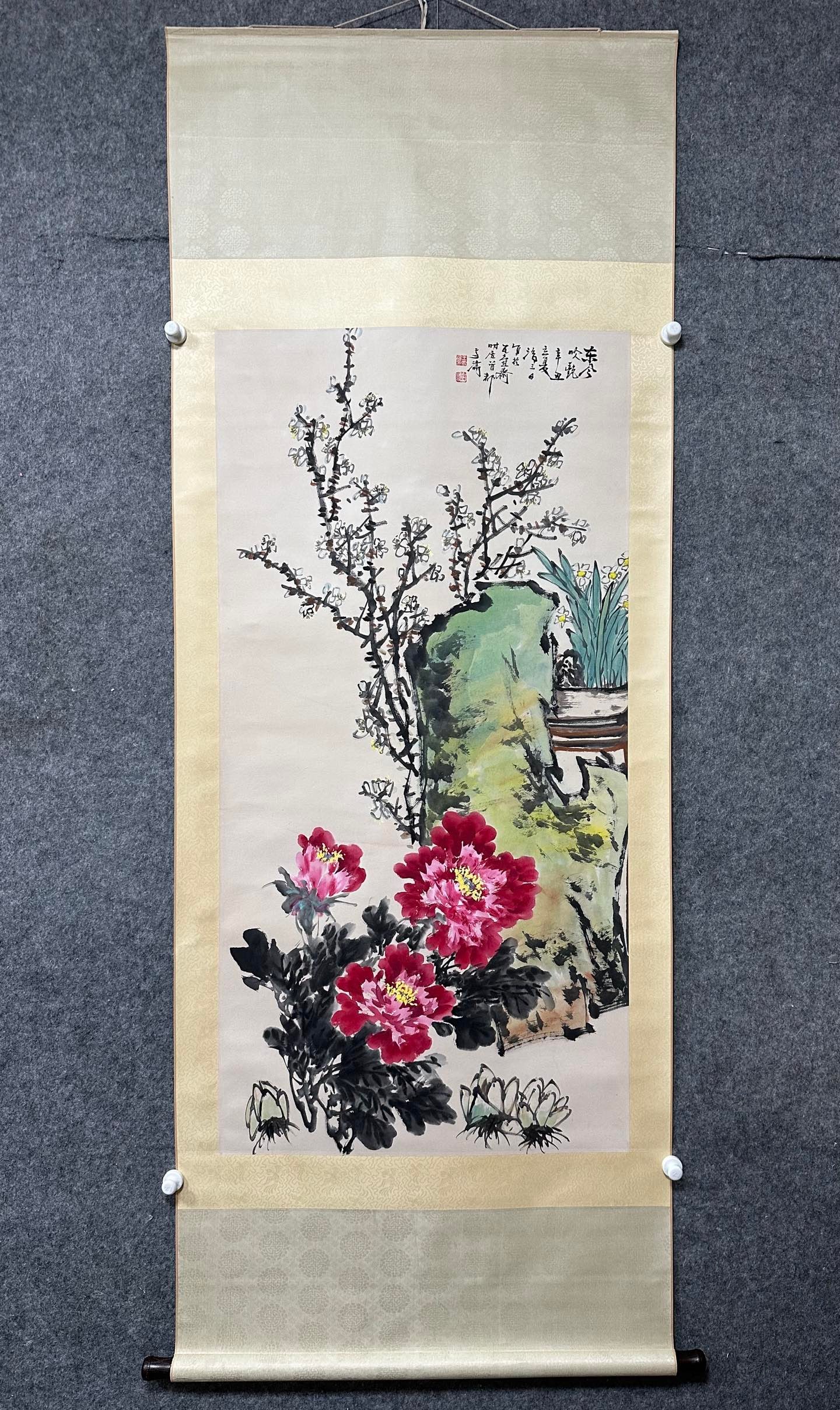 A Chinese Vertical Scroll Ink Painting of Flower on Paper,Wang Xuetao: A Chinese Vertical Scroll Ink Painting of Flower on Paper,Wang Xuetao,Size:(Without frame)27inx54.3in