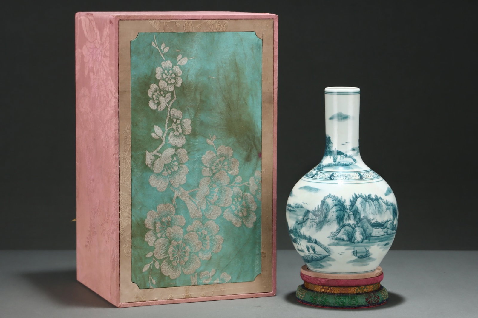 An Exquisite Blue and White Landscape and Figure Pattern Vase: An Exquisite Blue and White Landscape and Figure Pattern Vase,Qing Dynasty,China,Kangxi Six-character Mark,Size:9.6inx5.7in 青花山水人物纹瓶,中
