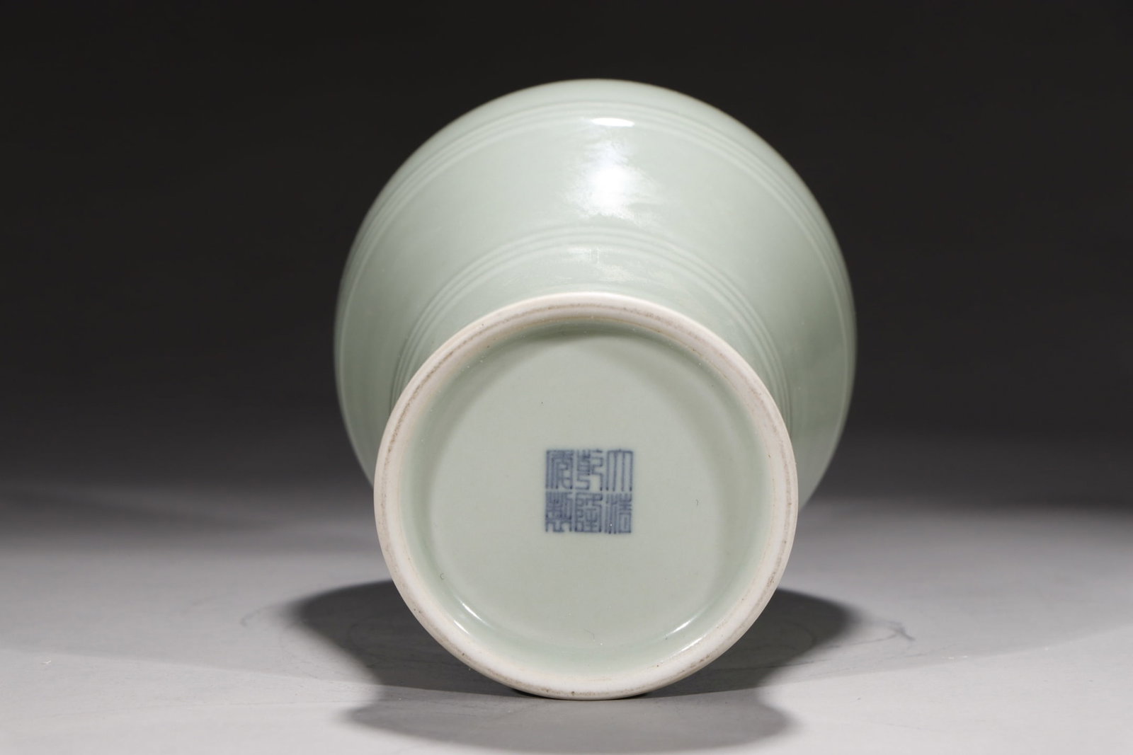 An Exquisite Celadon Glazed Vase - 8