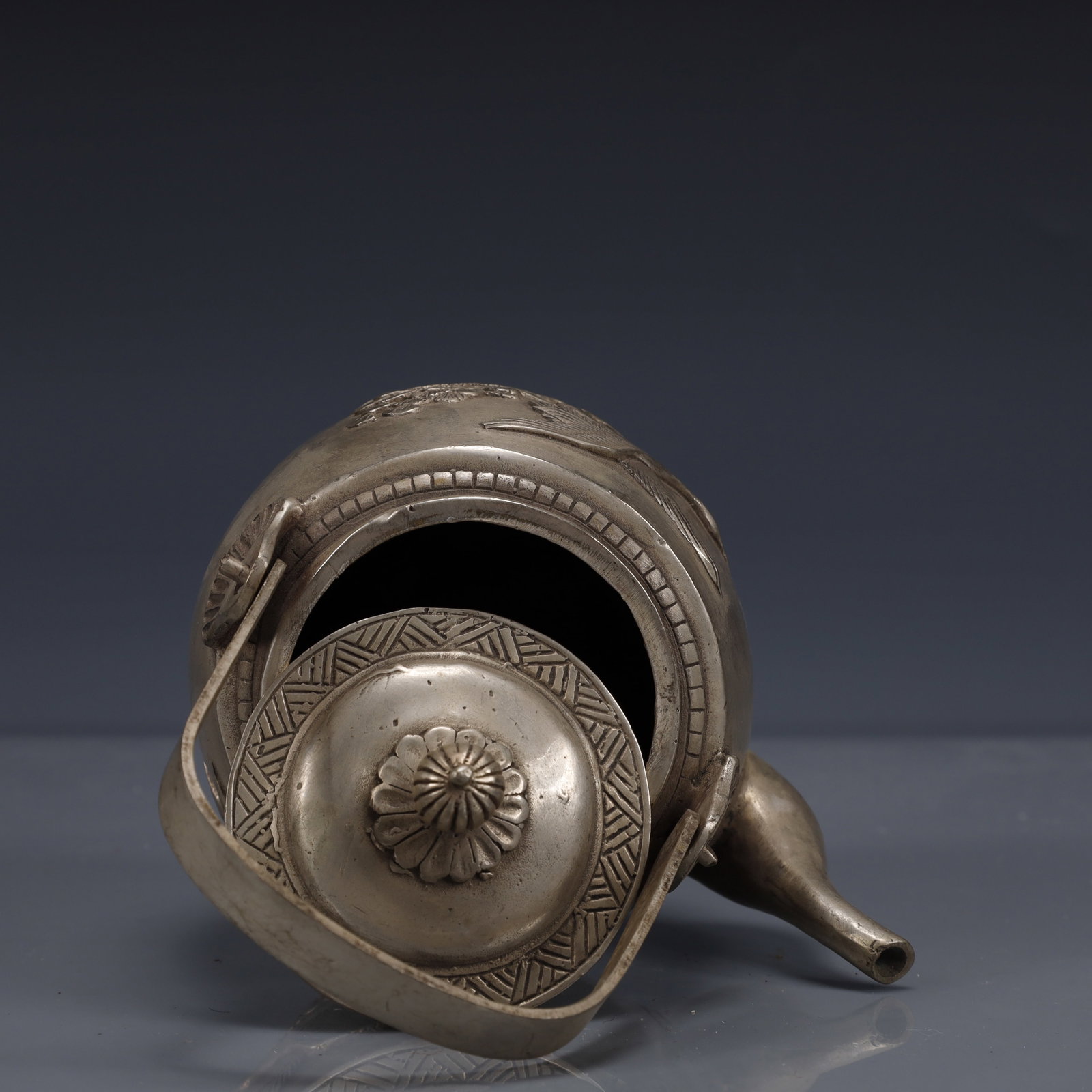 An Exquisite Silver-Plated Bronze Crane Pattern Ewer - 10