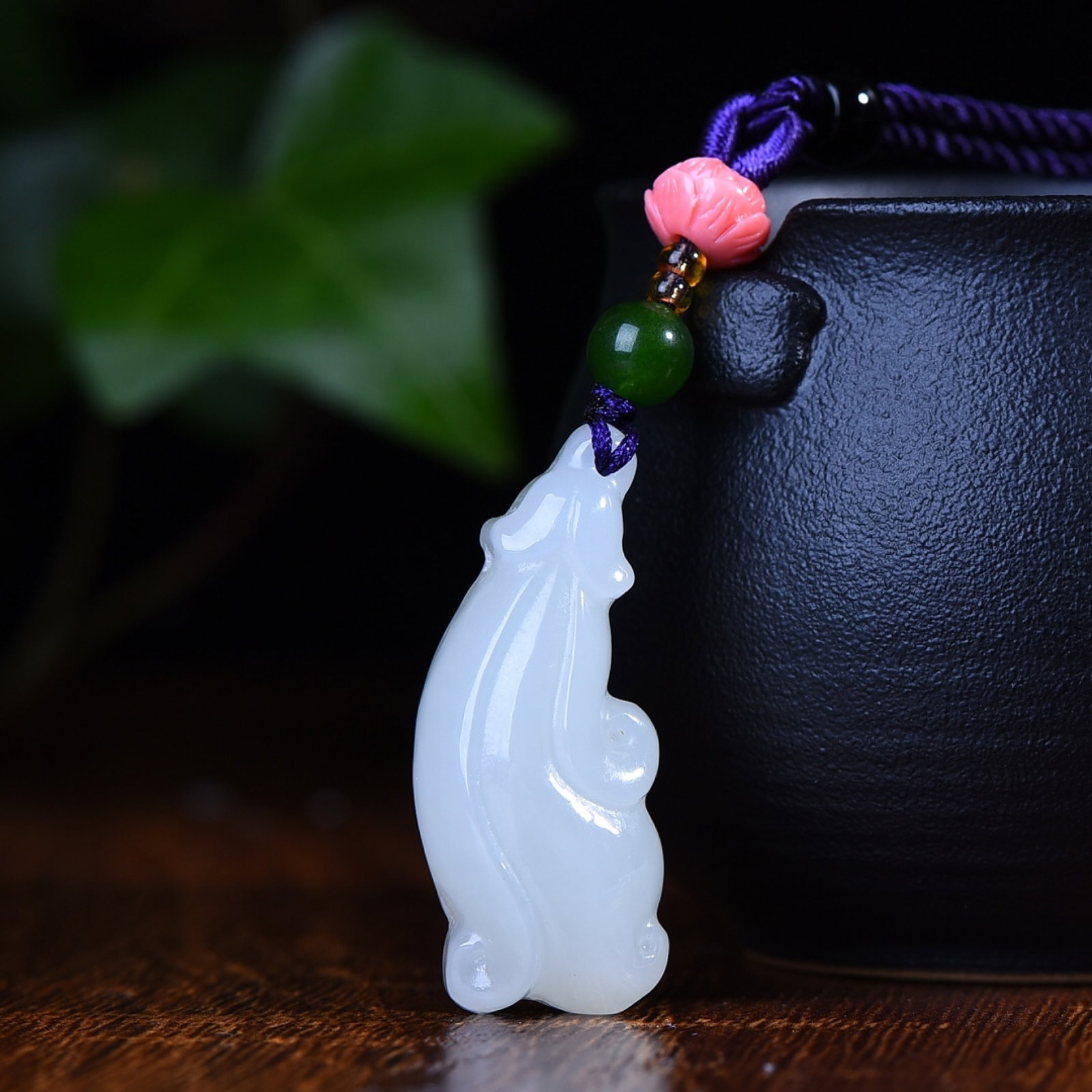 An Exquisite White Jade Orchid Pendant: An Exquisite White Jade Orchid Pendant,Size:1.5inx0.6in (寓意)吉祥 玉脂温润 白玉玉兰花挂件