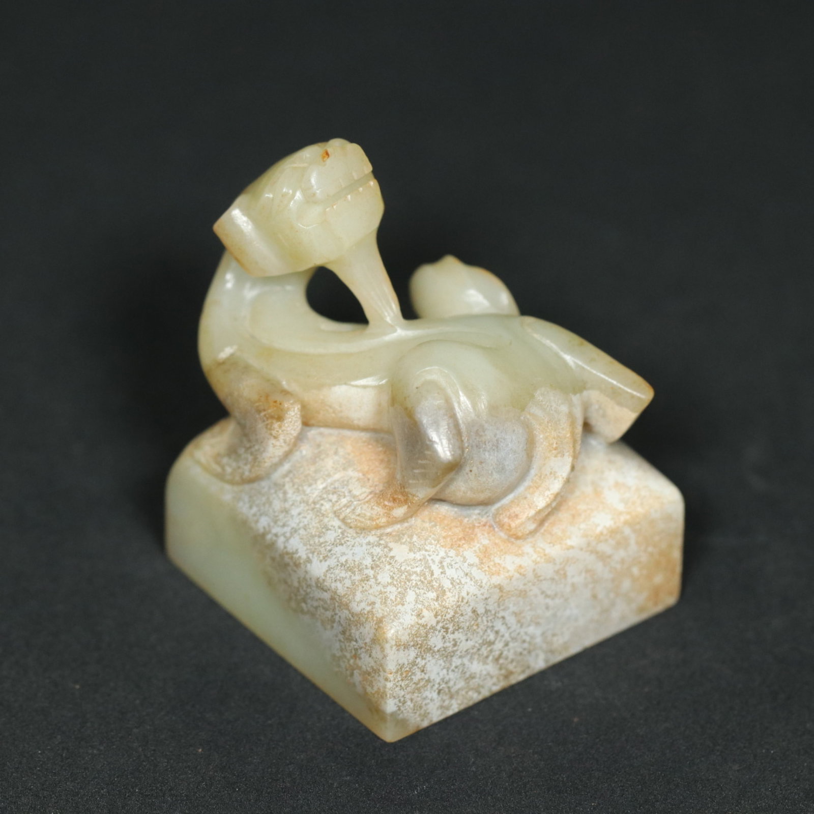 An Exquisite White Jade Chi-Dragon Pattern Seal (1 of 9)