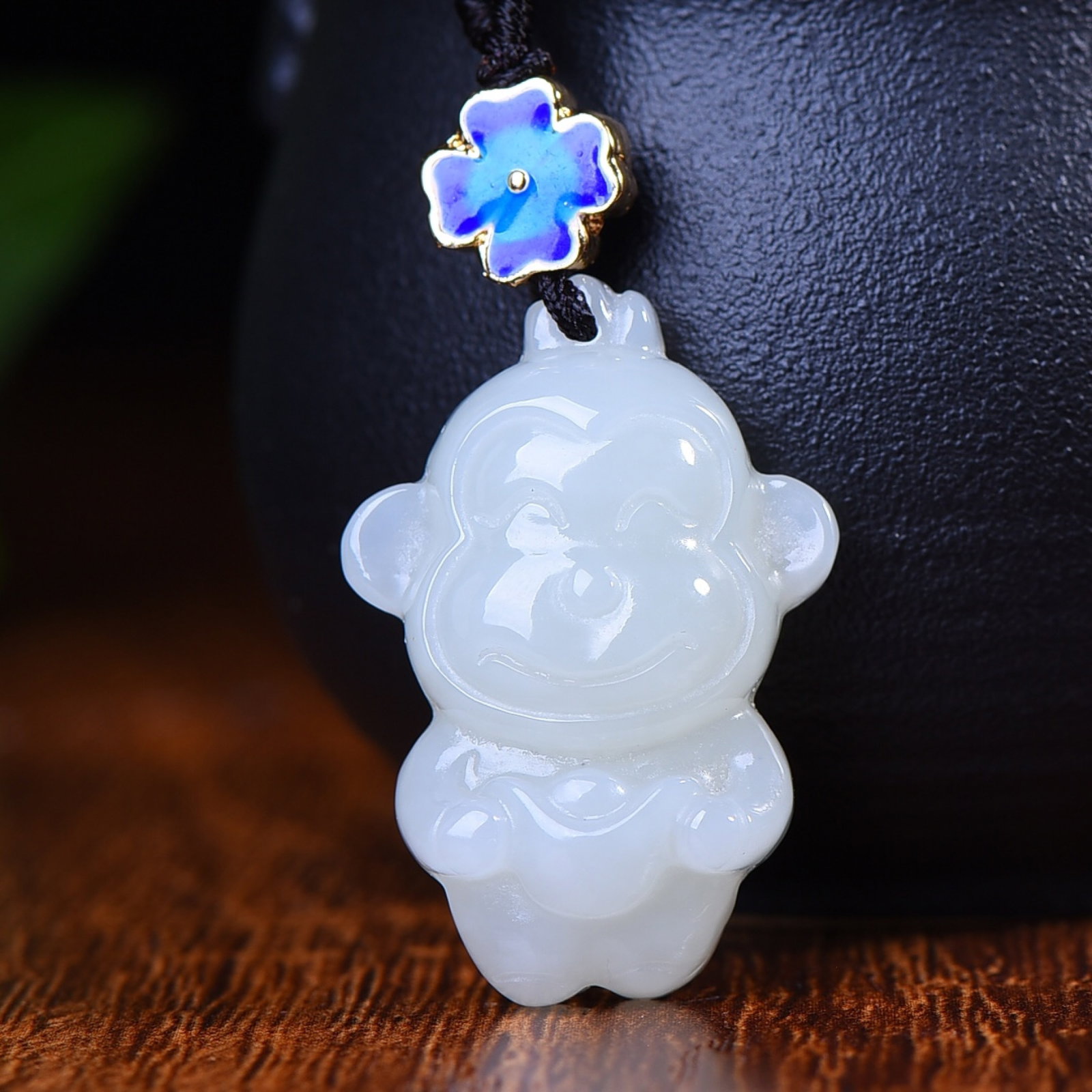 An Exquisite White Jade Monkey Pendant: An Exquisite White Jade Monkey Pendant,Size:0.9inx1.3in (寓意)招财进宝旺猴 猴子精美绝伦 可爱 白