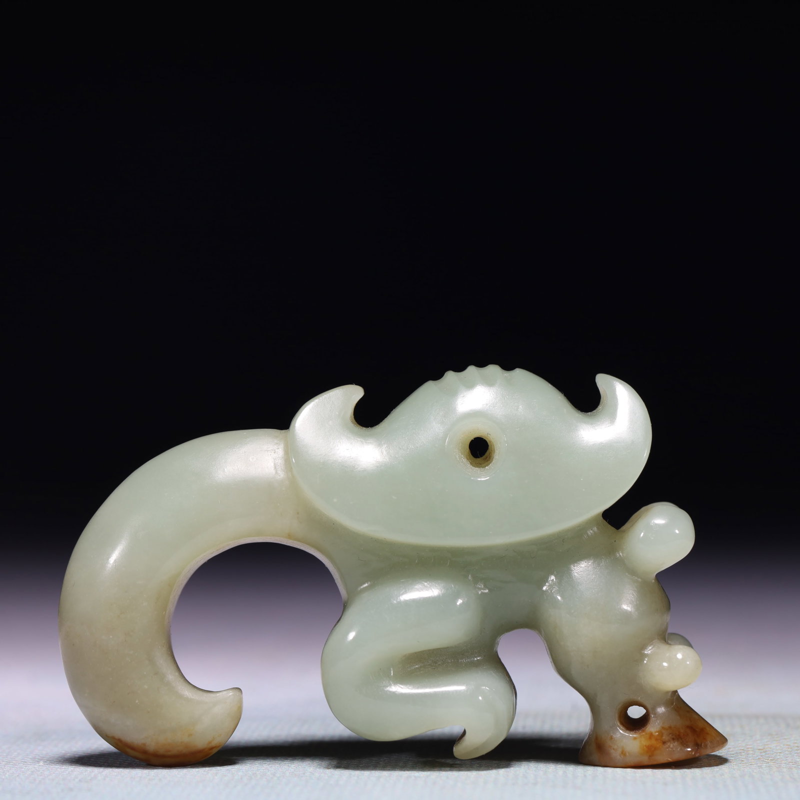 An Exquisite White Jade Cicada Ornament: An Exquisite White Jade Cicada Ornament,Qing Dynasty,China,Size:2.8inx0.8inx1.6in,Weight:100.5g 白玉蝉摆件,中国清代