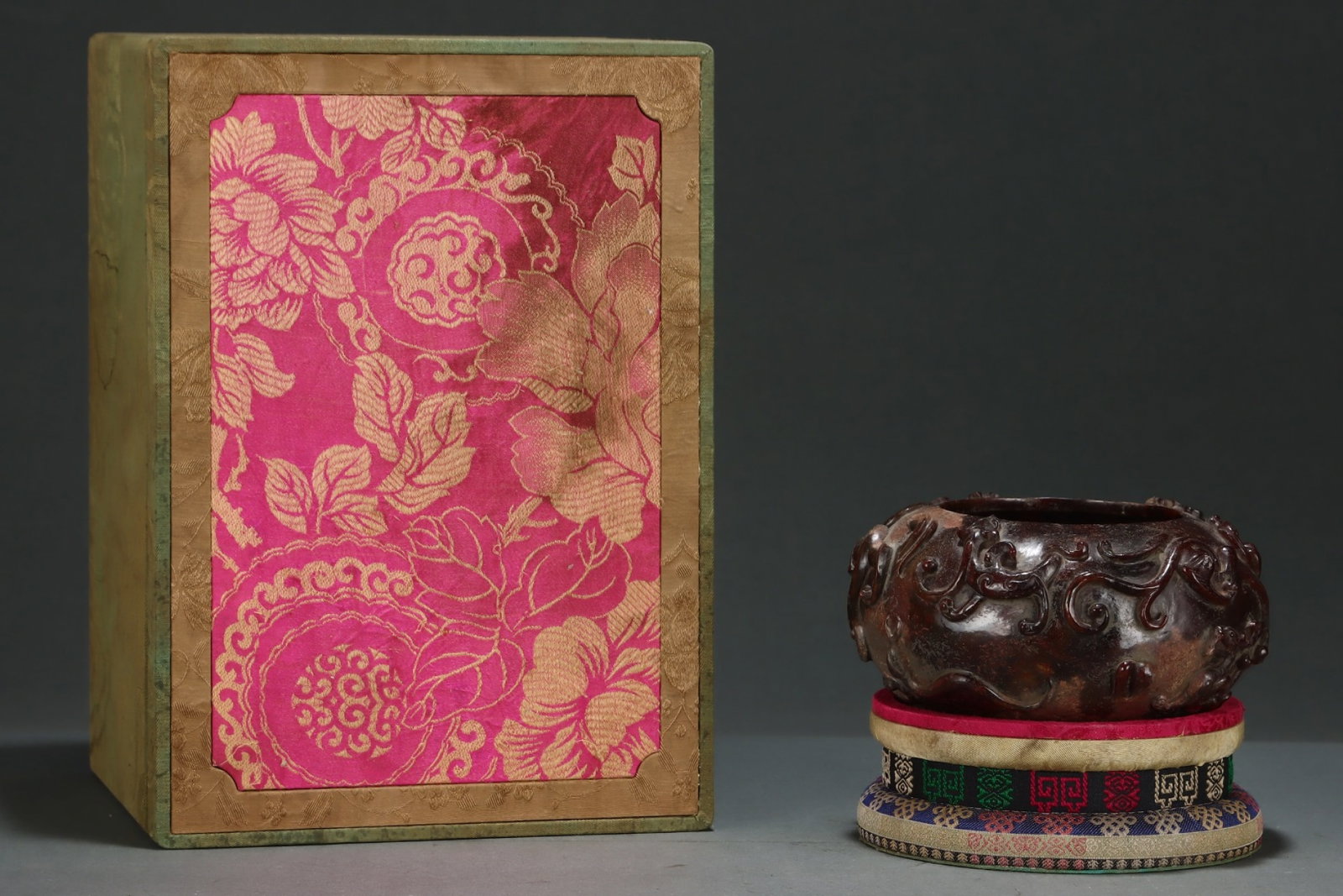 An Exquisite Archaic Jade Chi-Dragon Pattern Water Pot: An Exquisite Archaic Jade Chi-Dragon Pattern Water Pot,Qing Dynasty,China,Size:6.5inx3.1in 高古玉螭龙纹水盂,中国清代