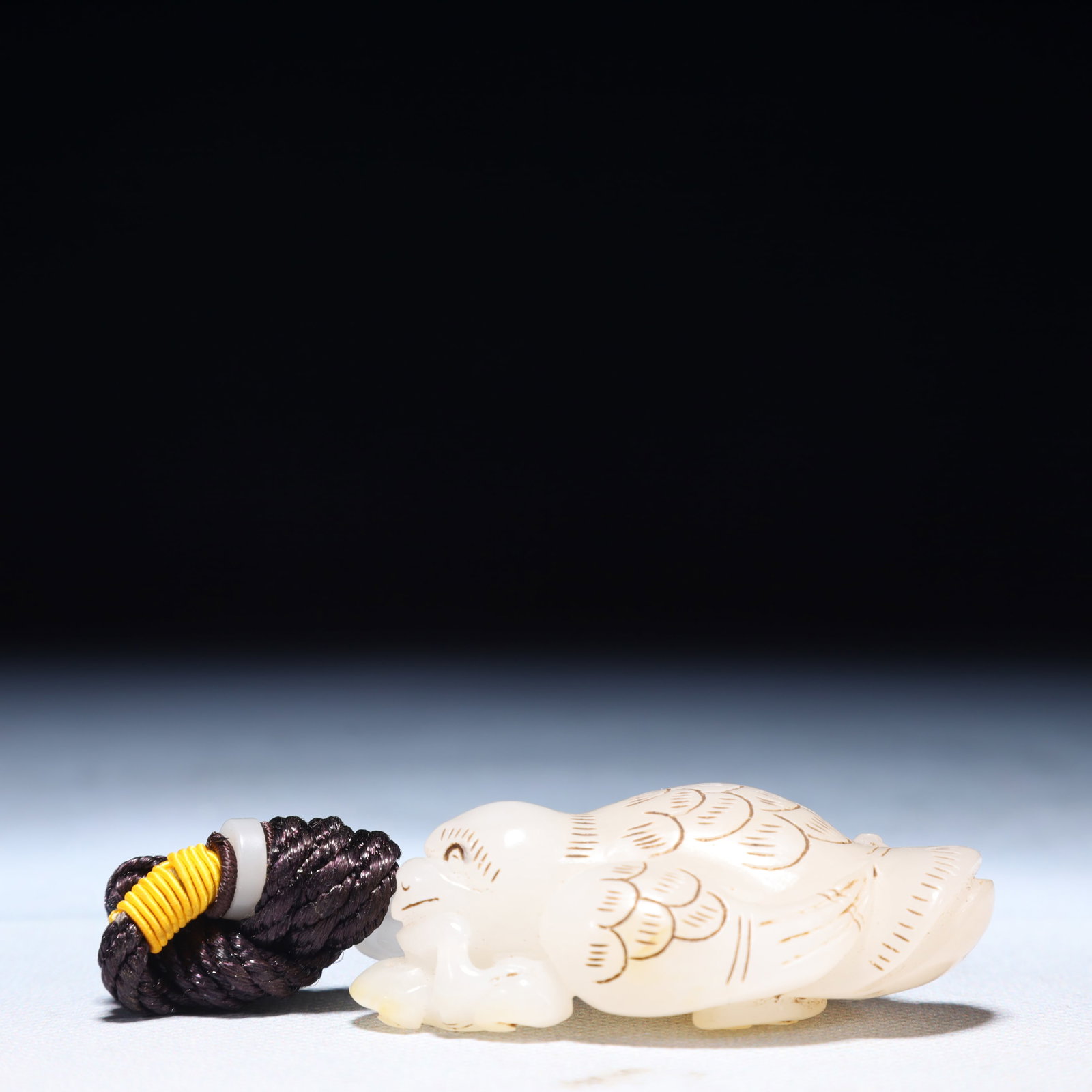 An Exquisite White Jade Bird Pendant: An Exquisite White Jade Bird Pendant,Qing Dynasty,China,Size:2.8inx1.4inx0.8in,Weight:76.8g 白玉鸟挂件,中国清代