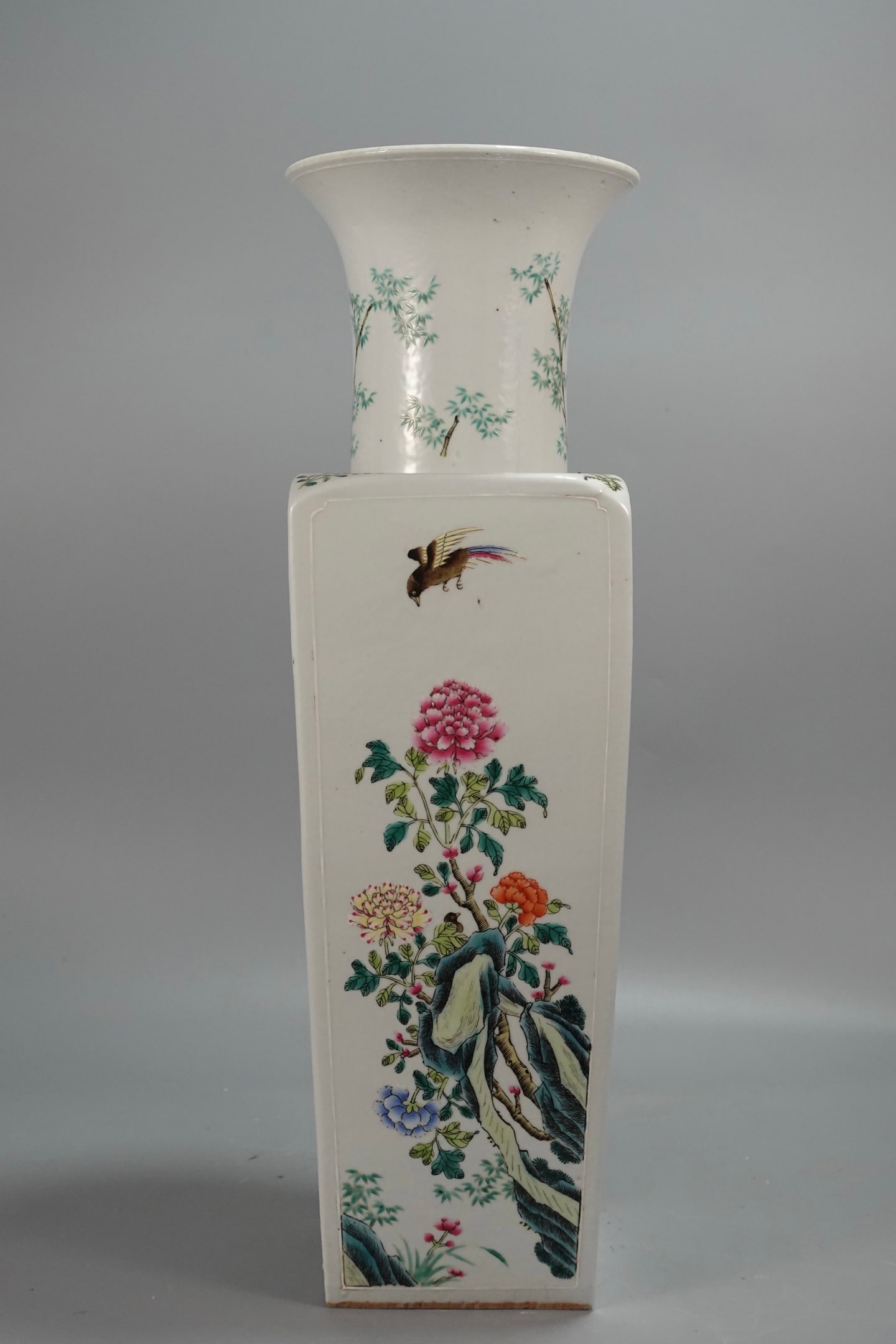 A Huge Famille-Rose Flower and Bird Pattern Vase: A Huge Famille-Rose Flower and Bird Pattern Vase,Qing Dynasty,China,Qianlong Six-character Mark,Size:20.7inx6in