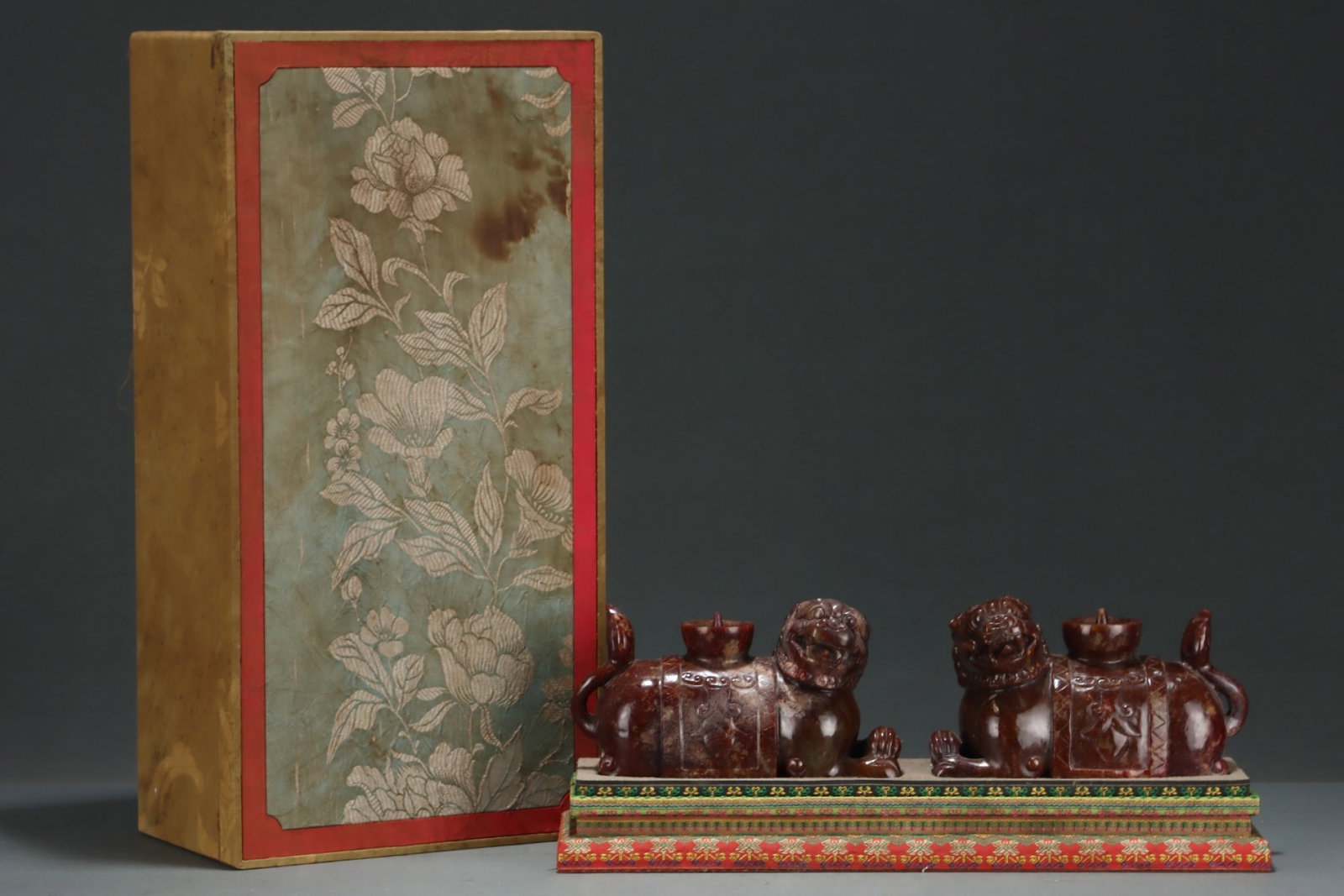 A Pair of Exquisite Archaic Jade Lion Candlesticks: A Pair of Exquisite Archaic Jade Lion Candlesticks,Qing Dynasty,China,Size:7.5inx3.1inx4.3in 一对高古玉狮子烛台,中国清代