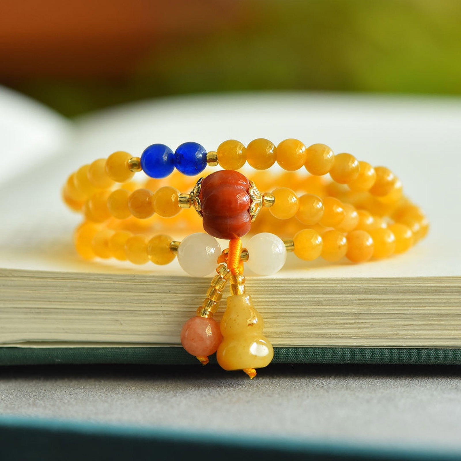 An Exquisite Yellow Jade Bracelet: An Exquisite Yellow Jade Bracelet,Size:0.2in 黄玉手串