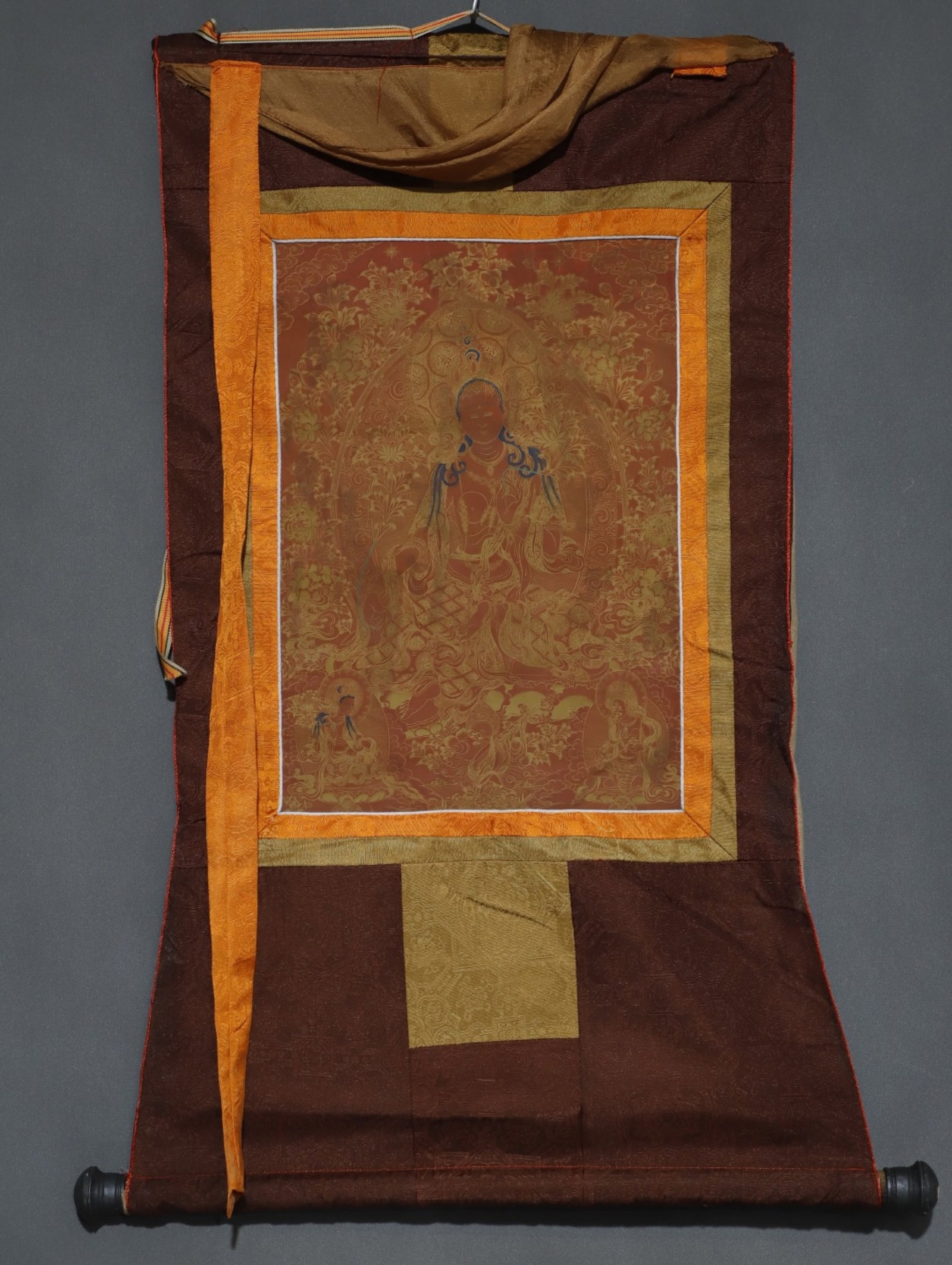 A Rare Brocade Painted Color Statue of Tara Tangka: A Rare Brocade Painted Color Statue of Tara Tangka,Qing Dynasty, China,Size:34.6inx18.1in,(Without frame)16.5inx11in 织锦彩绘度母像唐卡,中&#
