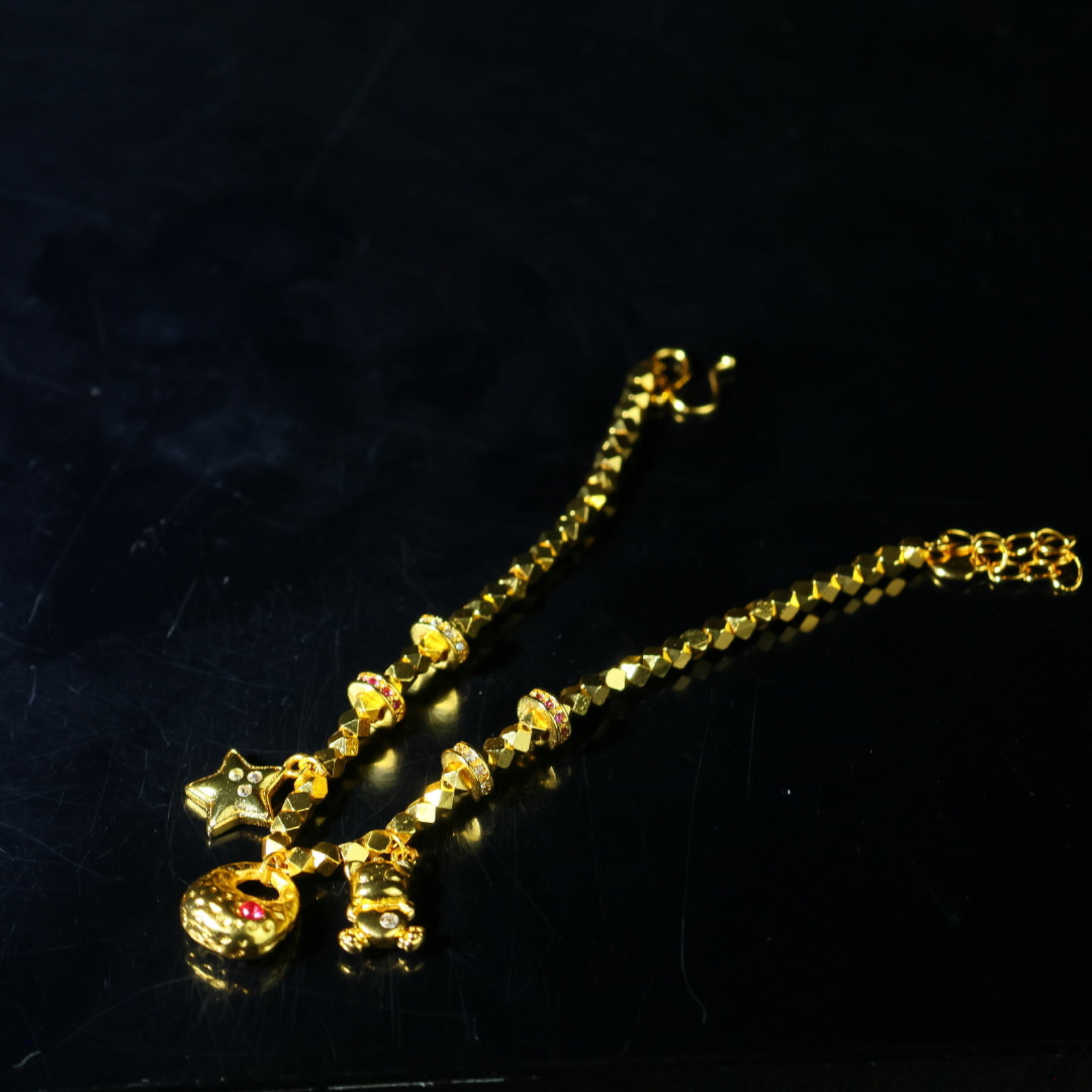 An Exquisite Bracelet - 3