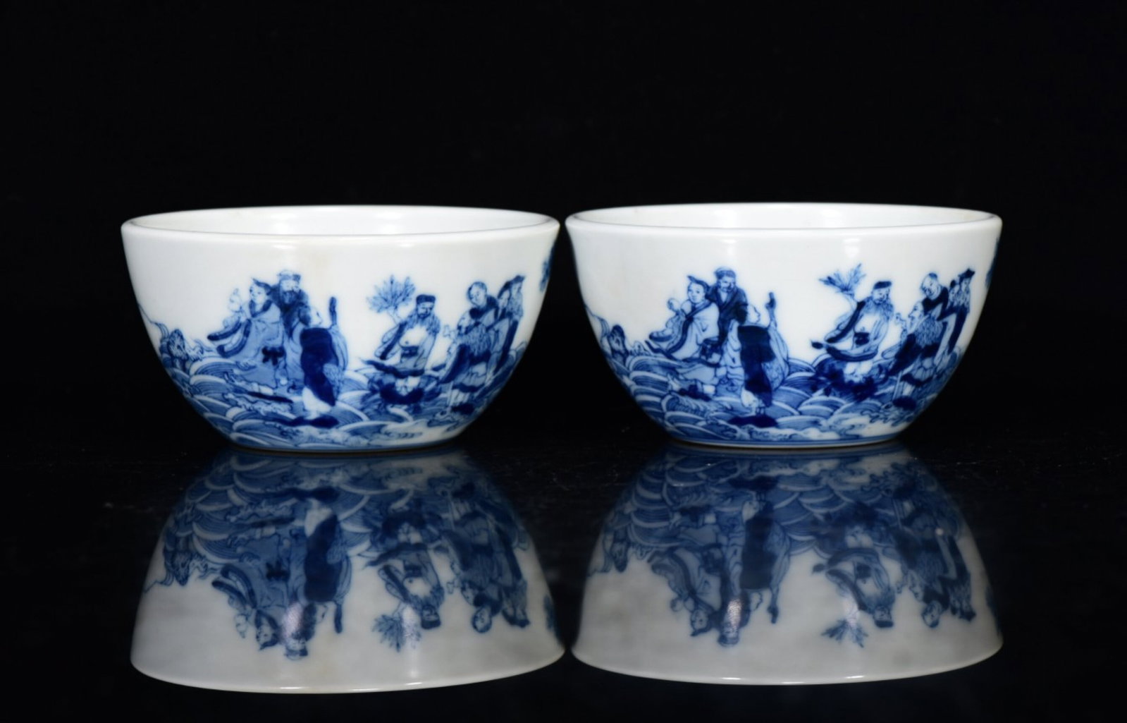 A Pair of Exquisite Blue and White Character and Story Pattern Cups: A Pair of Exquisite Blue and White Character and Story Pattern Cups,Qing Dynasty,China,Kangxi Six-character Mark,Size:1.8inx3.5in 一对青花人物故事ಬ