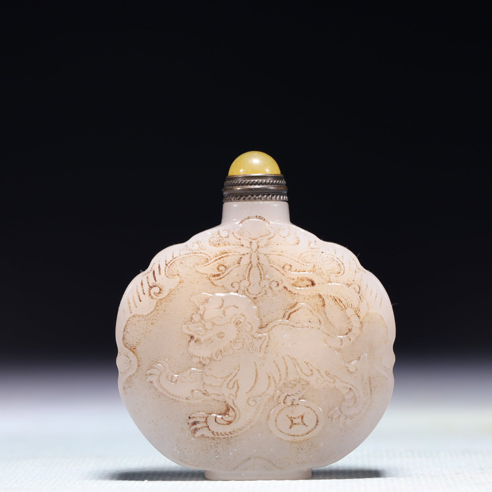 An Exquisite White Jade Auspicious Beast Pattern Snuff Bottle: An Exquisite White Jade Auspicious Beast Pattern Snuff Bottle,Qing Dynasty,China,Size:1.8inx0.4inx2.2in,Weight:46.3g