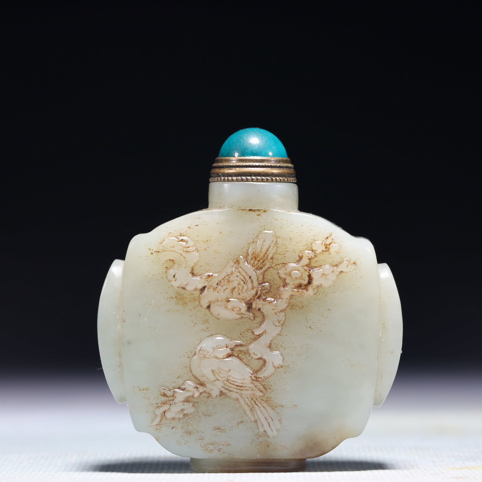 An Exquisite White Jade Flower and Bird Pattern Snuff Bottle: An Exquisite White Jade Flower and Bird Pattern Snuff Bottle,Qing Dynasty,China,Size:2.2inx0.6inx2.4in,Weight:92.8g 白玉花鸟纹鼻烟壶,中国