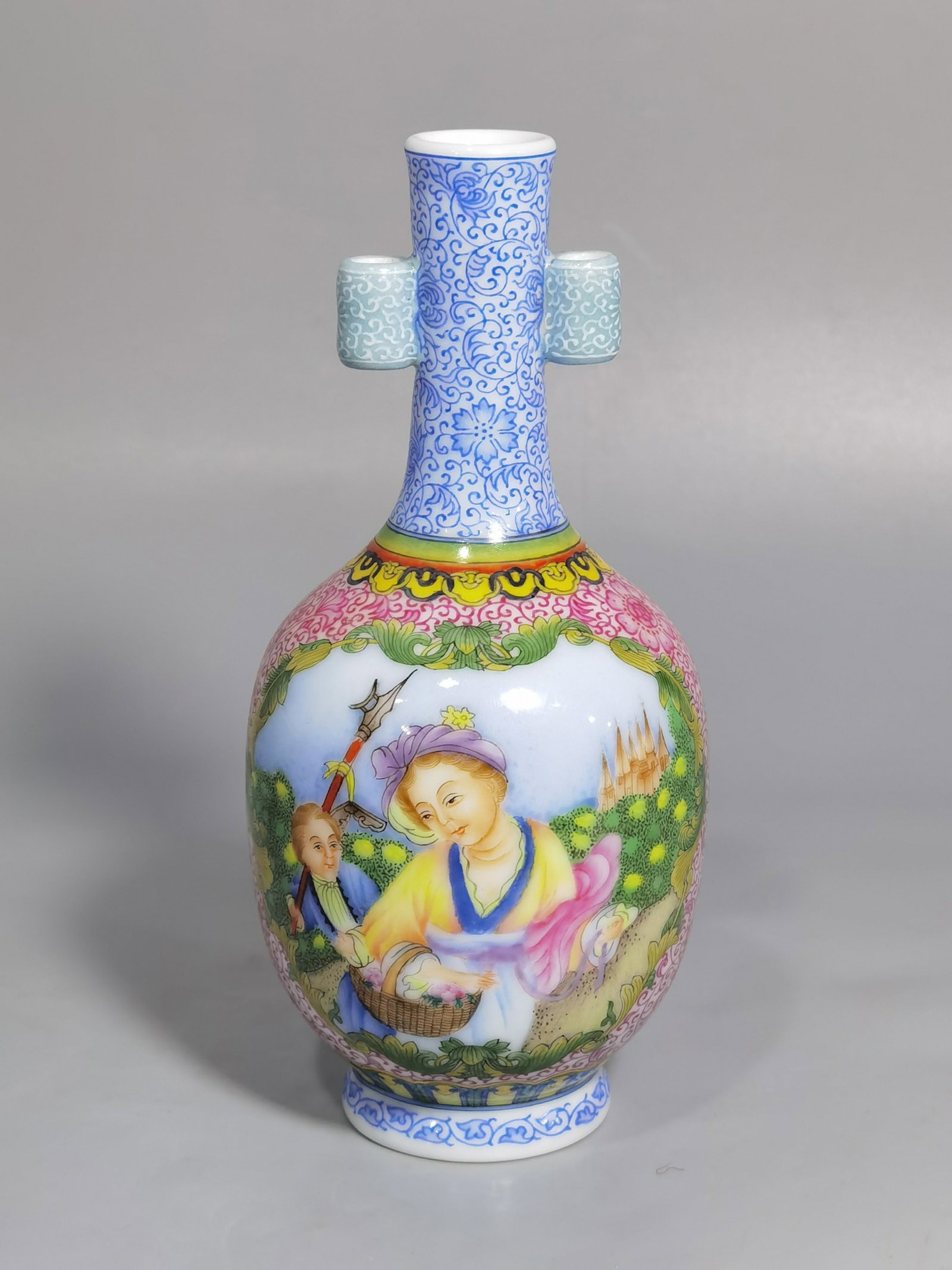 An Exquisite Enamel Character and Story Pattern Double-Ears Vase: An Exquisite Enamel Character and Story Pattern Double-Ears Vase,Qing Dynasty,China,Qianlong Four-character Mark,Size:5.9inx2.8in 珐琅彩人物故事纹ࡡ