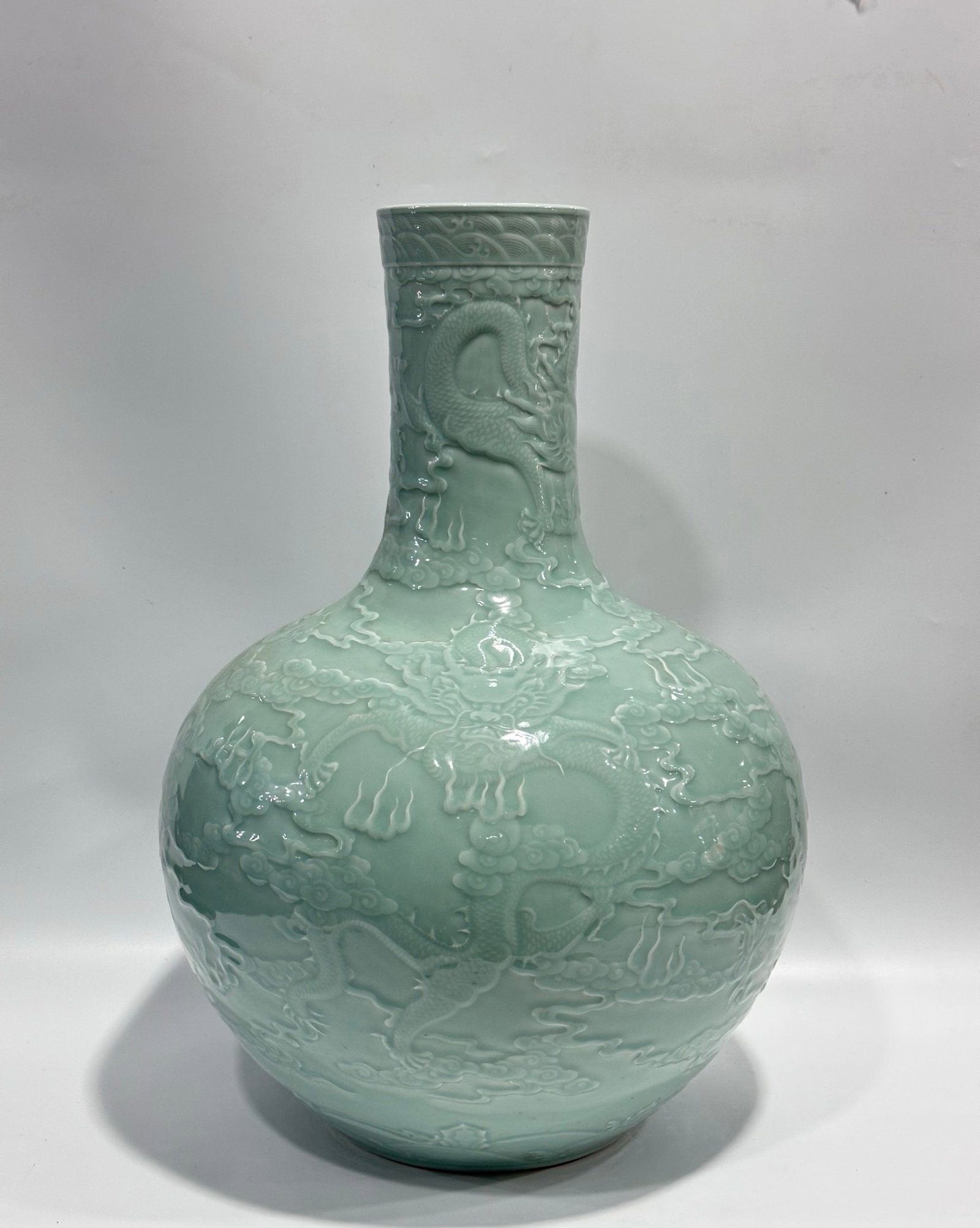 A Huge Celadon Glazed Auspicious Cloud and Dragon Pattern Vase: A Huge Celadon Glazed Auspicious Cloud and Dragon Pattern Vase,Qing Dynasty,China,Qianlong Six-character Mark,Size:21.4inx14.9in 豆青釉祥云龙纹瓶,ߑ
