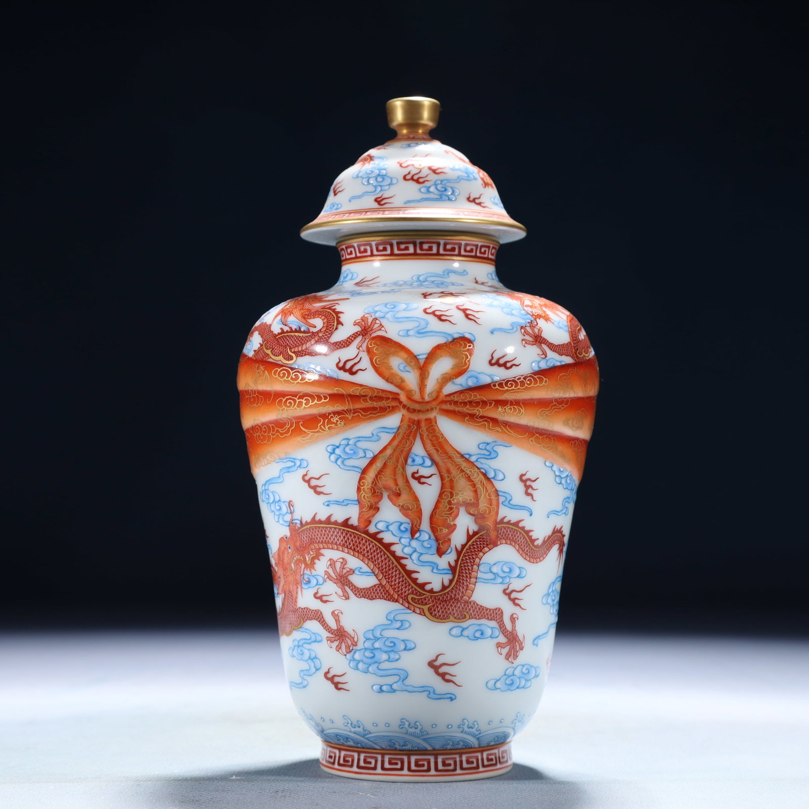 An Exquisite Iron-Red Painted Gold Auspicious Cloud and Dragon Pattern Jar with Cover: An Exquisite Iron-Red Painted Gold Auspicious Cloud and Dragon Pattern Jar with Cover,Qing Dynasty,China,Qianlong Six-character Mark,Size:3.9inx7.5in,Weight:450g 矾红描金ణ