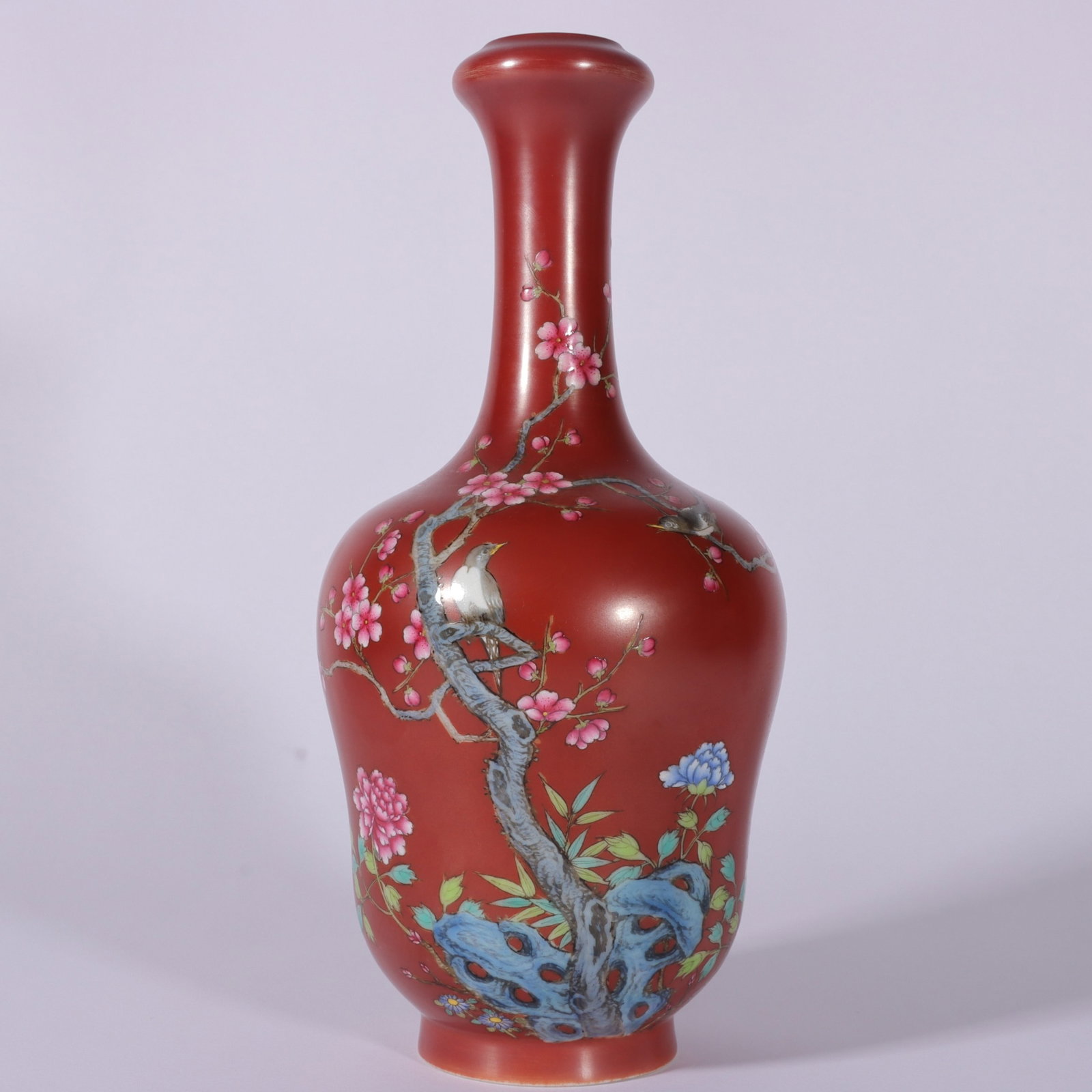 An Exquisite Coral Red Glazed Famille-Rose Painted Gold Flower and Bird Pattern Vase: An Exquisite Coral Red Glazed Famille-Rose Painted Gold Flower and Bird Pattern Vase,Qing Dynasty,China,Qianlong Six-character Mark,Size:9.4inx4.2in 珊瑚红粉彩描