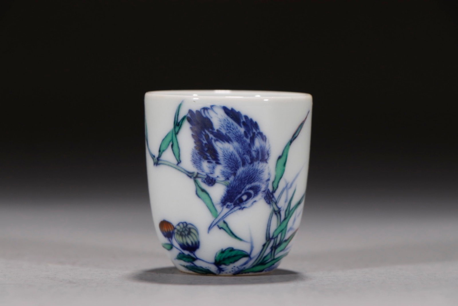 An Exquisite Doucai Flower and Bird Pattern Cup: An Exquisite Doucai Flower and Bird Pattern Cup,Qing Dynasty,China,With Mark,Size:1.6inx1.4in 斗彩花鸟纹杯子,中国清代,带款