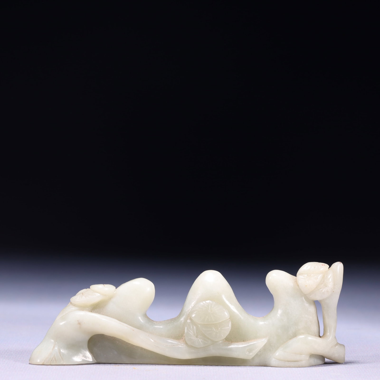 An Exquisite White Jade Brush Holder: An Exquisite White Jade Brush Holder,Qing Dynasty,China,Size:4.9inx0.8inx1.4in,Weight:152g 白玉笔架,中国清代