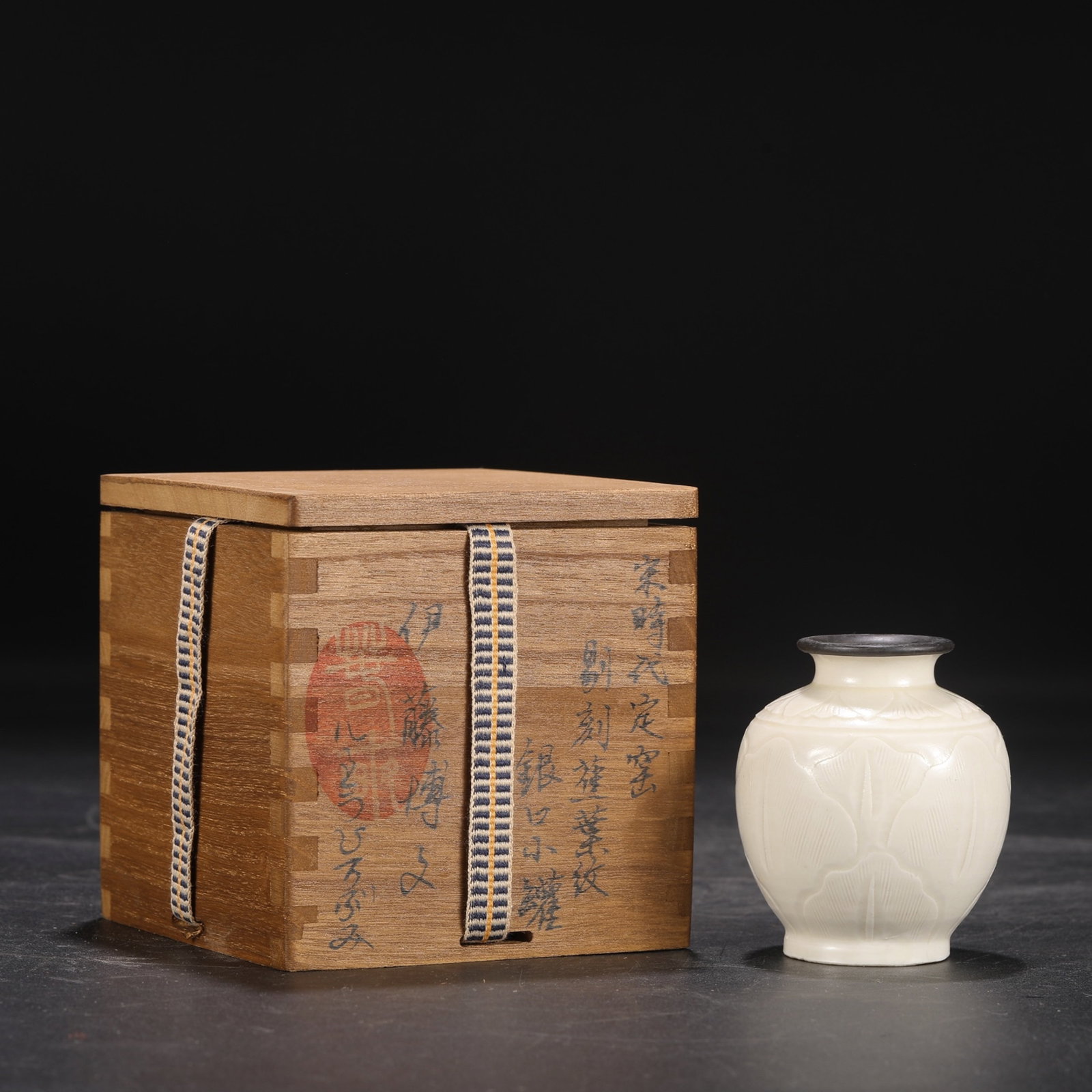 An Exquisite Ding yao Cover with Silver Banana Leaf Pattern Jar: An Exquisite Ding yao Cover with Silver Banana Leaf Pattern Jar,Song Dynasty,China,Size:3.1inx2.8in 定窑银口芭蕉叶纹罐,中国宋