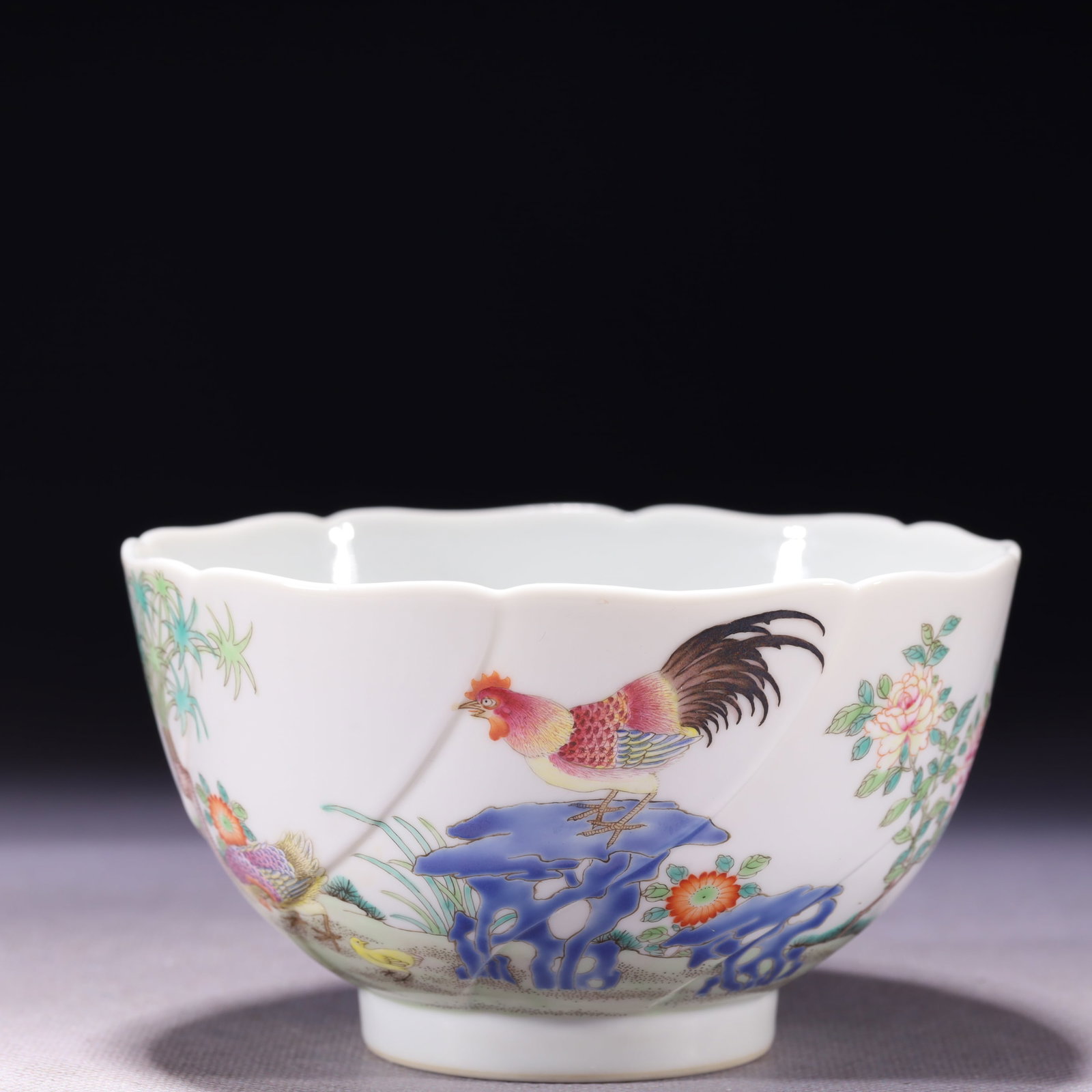 An Exquisite Famille-Rose Flower and Rooster Pattern Bowl: An Exquisite Famille-Rose Flower and Rooster Pattern Bowl,Qing Dynasty,China,Yongzheng Four-character Mark,Size:4.8inx2.8in,Weight:250g 粉彩花卉鸡纹碗,中