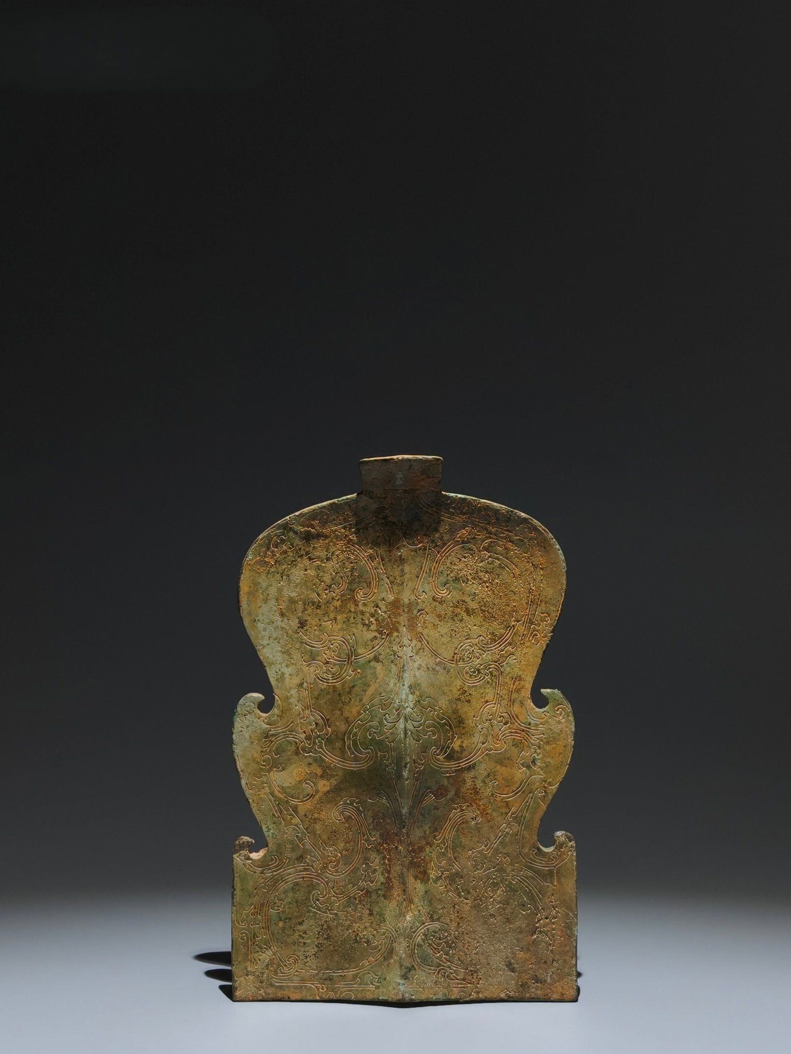 An Archaic Bronze Phoenix Pattern Ornament: An Archaic Bronze Phoenix Pattern Ornament,the Warring States period in China,Size:9.3inx5.9in 青铜凤纹摆件,中国战国时期