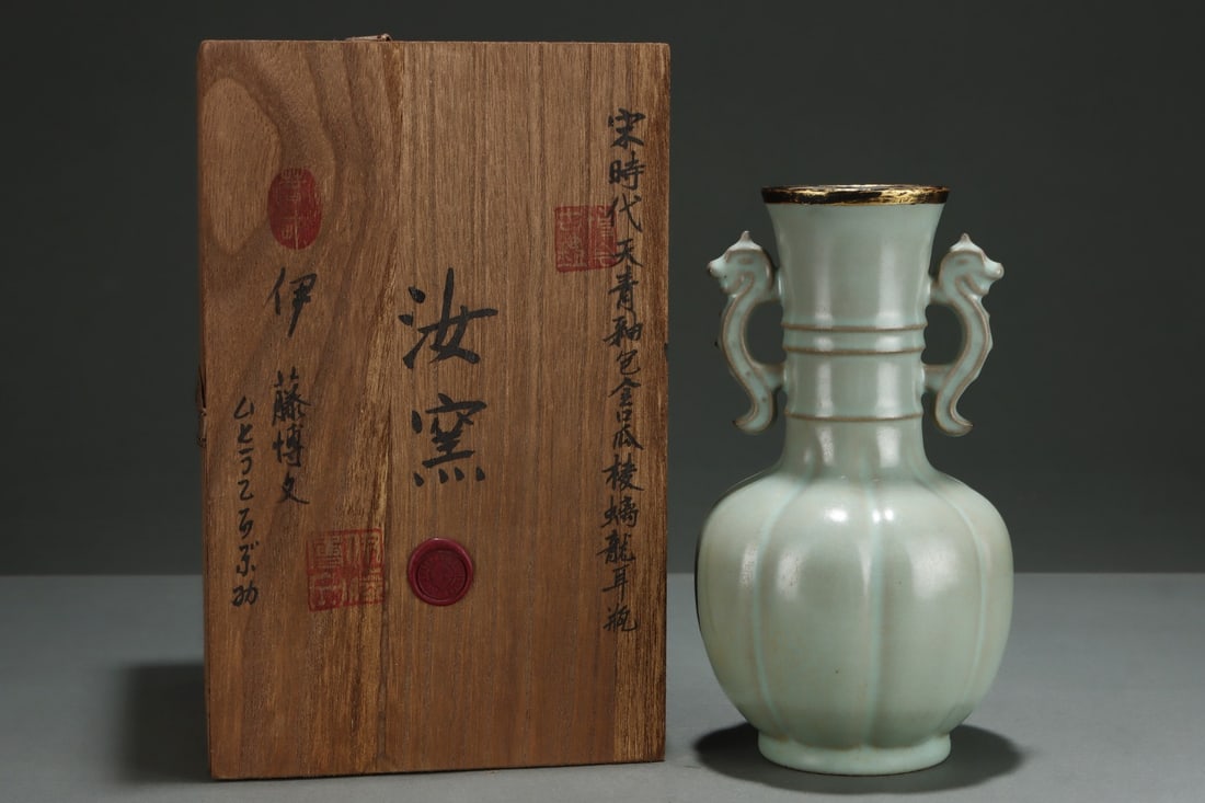 An Exquisite Melon-lobed Vase With Chilong Dragon Ears, Ru-ware, Sky-celadon Glaze, Gilded Rim: An Exquisite Melon-lobed Vase With Chilong Dragon Ears, Ru-ware, Sky-celadon Glaze, Gilded Rim,Song Dynasty, China,Size:8.9inx4.8in 汝窑天青釉包金口