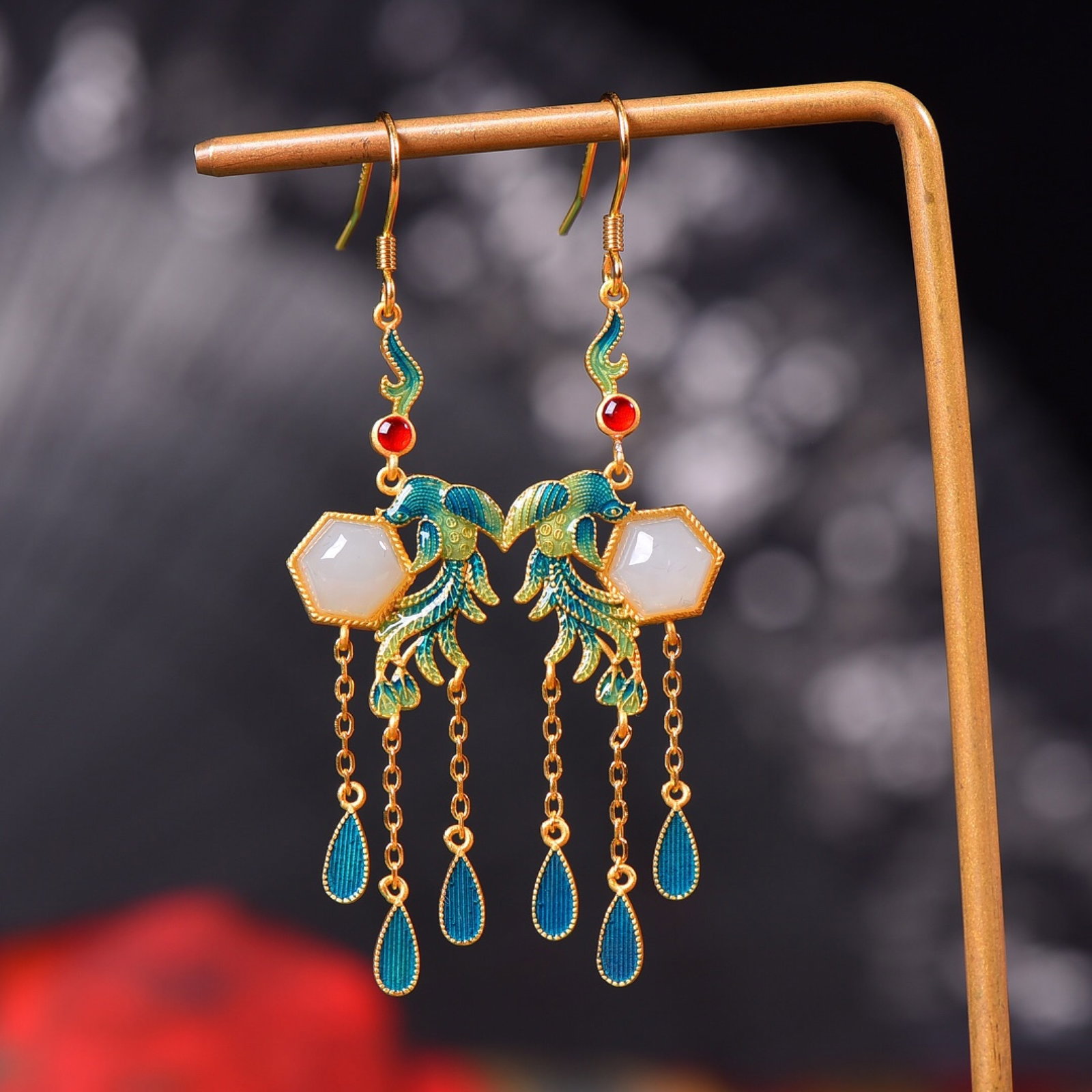 A Pair of Exquisite Sterling Silver-Gold Plated Inlaid White Jade Enamel Earrings: A Pair of Exquisite Sterling Silver-Gold Plated Inlaid White Jade Enamel Earrings,Size:8mmx8mm 一对纯银镀金镶白玉珐琅耳环