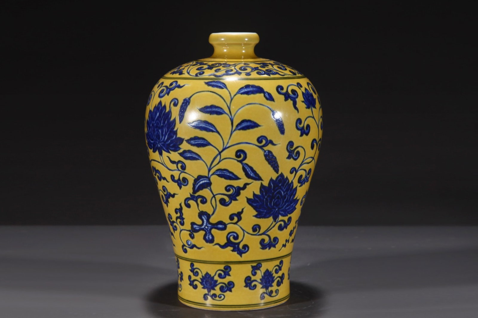 An Exquisite Blue and White Lotus Pattern Auspicious Cloud Pattern Dragon Pattern Double-Ears - 3