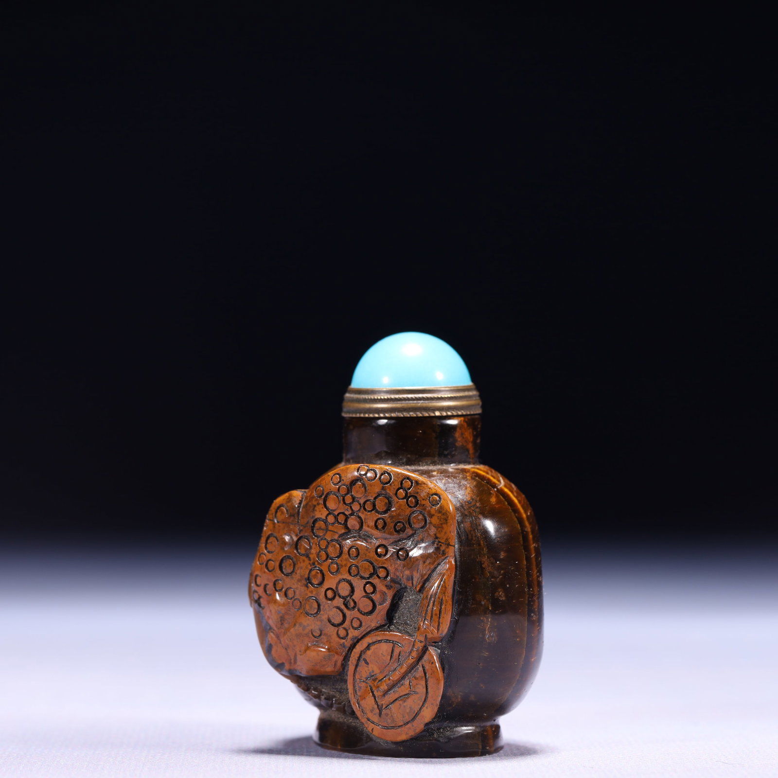 An Exquisite Agate Golden Toad Pattern Snuff Bottle - 2