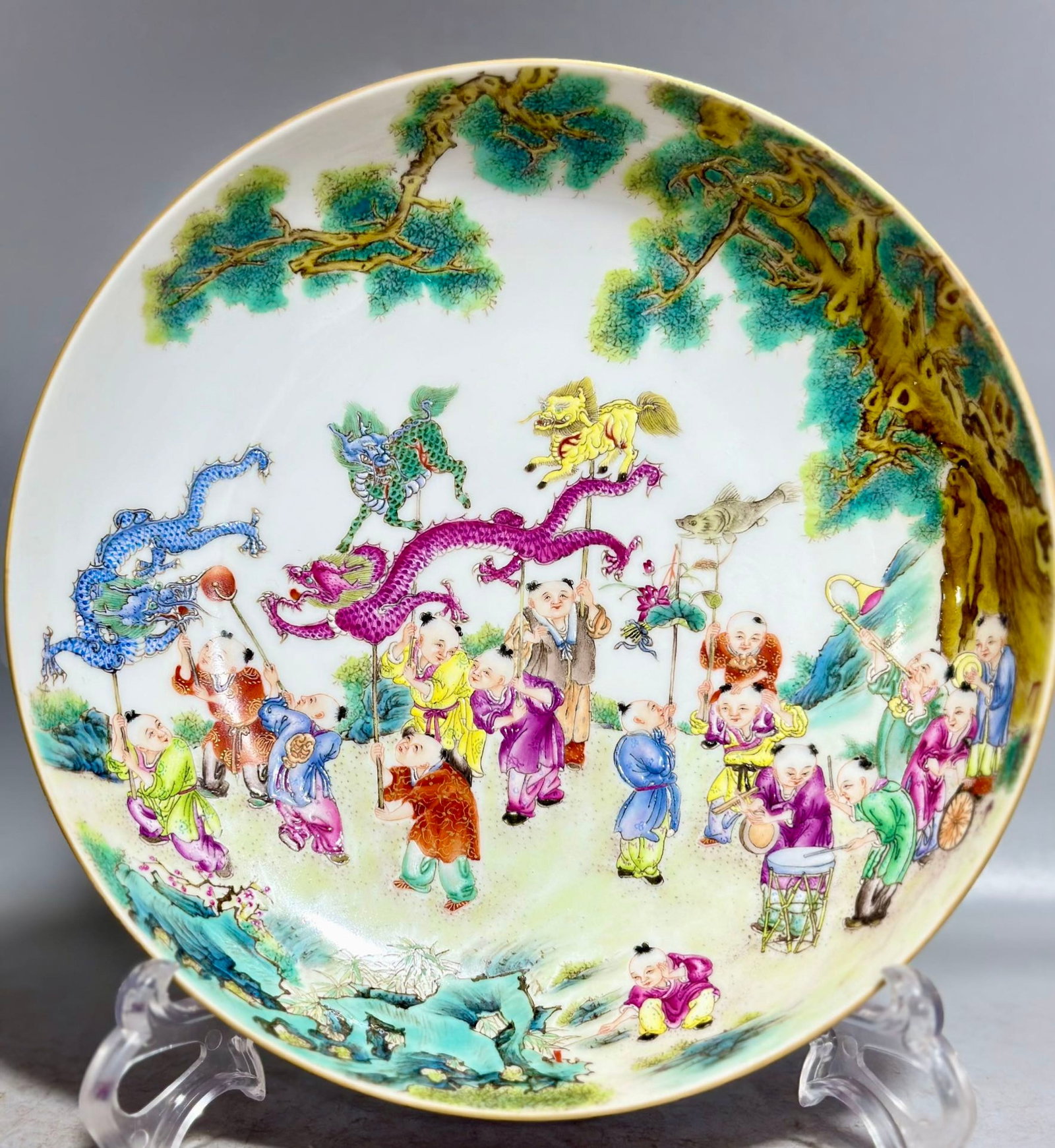An Exquisite Famille-Rose Ruby Red-Glazed Character and Story Pattern Plate: An Exquisite Famille-Rose Ruby Red-Glazed Character and Story Pattern Plate,Qing Dynasty,China,Qianlong Six-character Mark,Size:1.8inx7.9in 粉彩胭脂红人物
