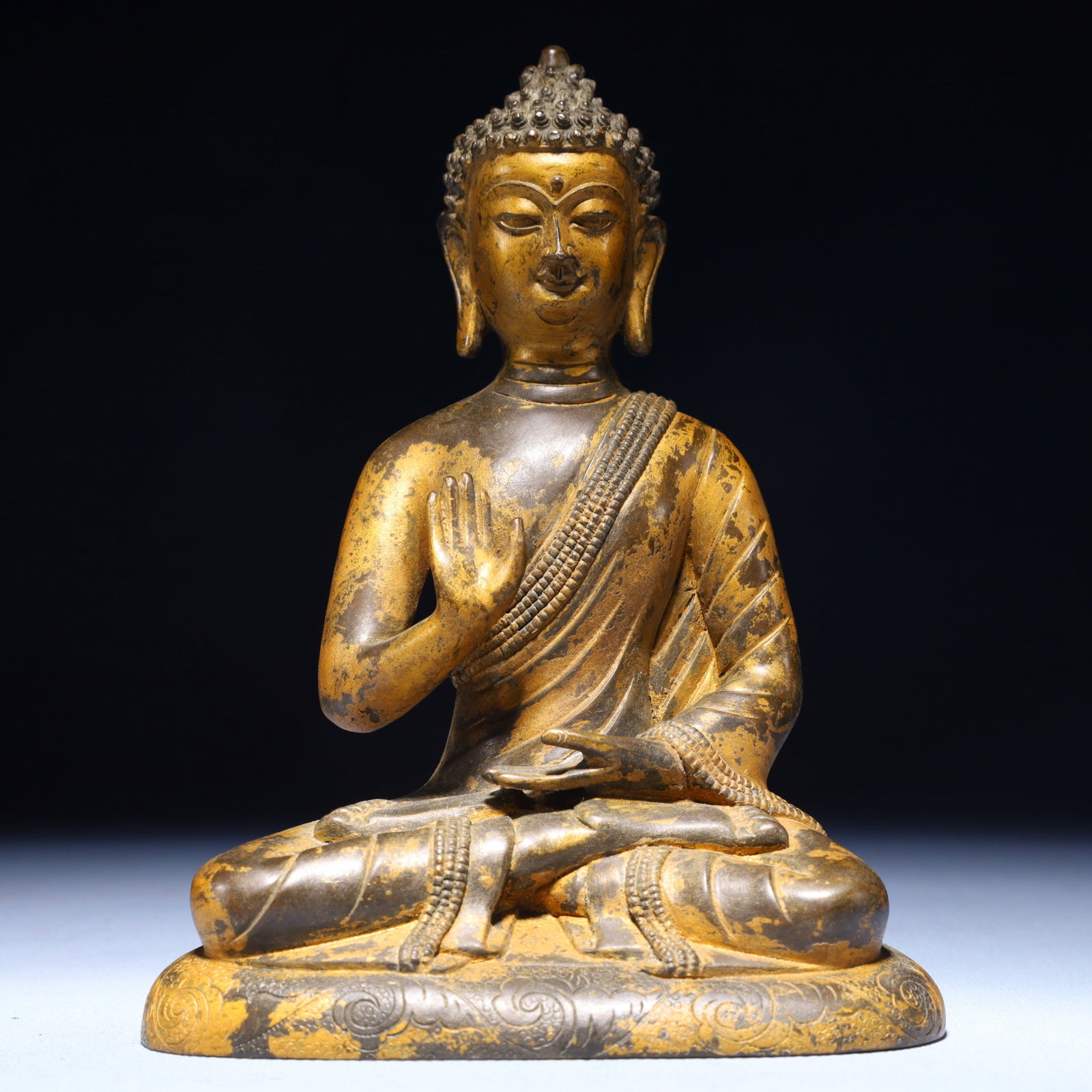 A Solemn Gilt Bronze Statue of Sakyamuni Buddha Statue: A Solemn Gilt Bronze Statue of Sakyamuni Buddha Statue,Qing Dynasty,China,Qianlong Seven-character Mark,Size:5.5inx3.3inx7.5in,Weight:1800g 铜鎏金释迦摩尼