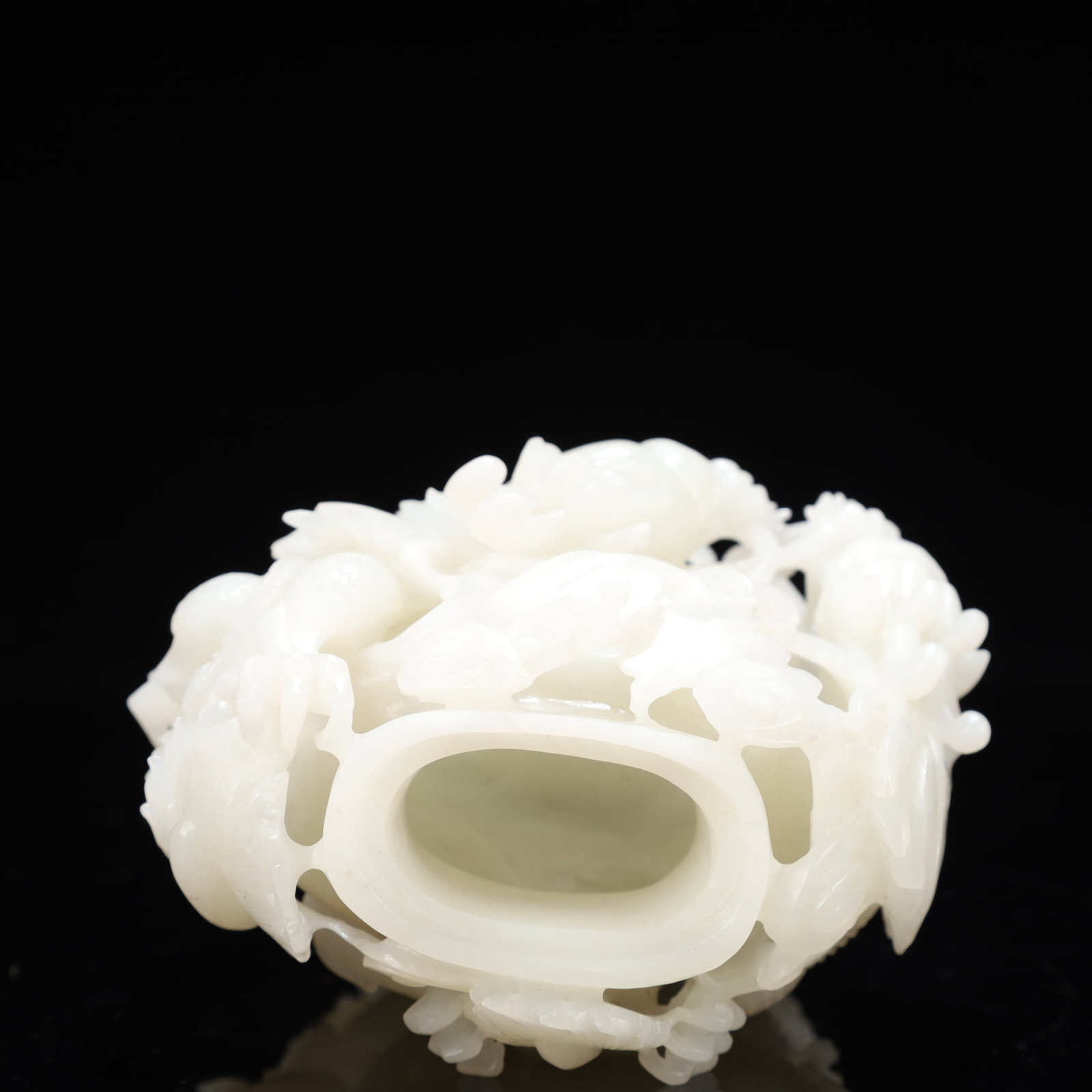 An Exquisite White Jade Dragon Pattern Bottle - 12