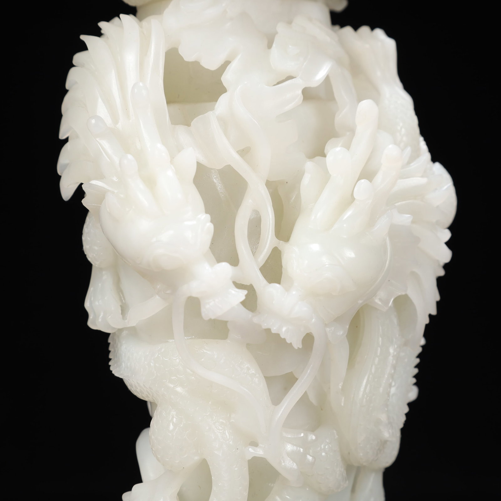 An Exquisite White Jade Dragon Pattern Bottle - 7