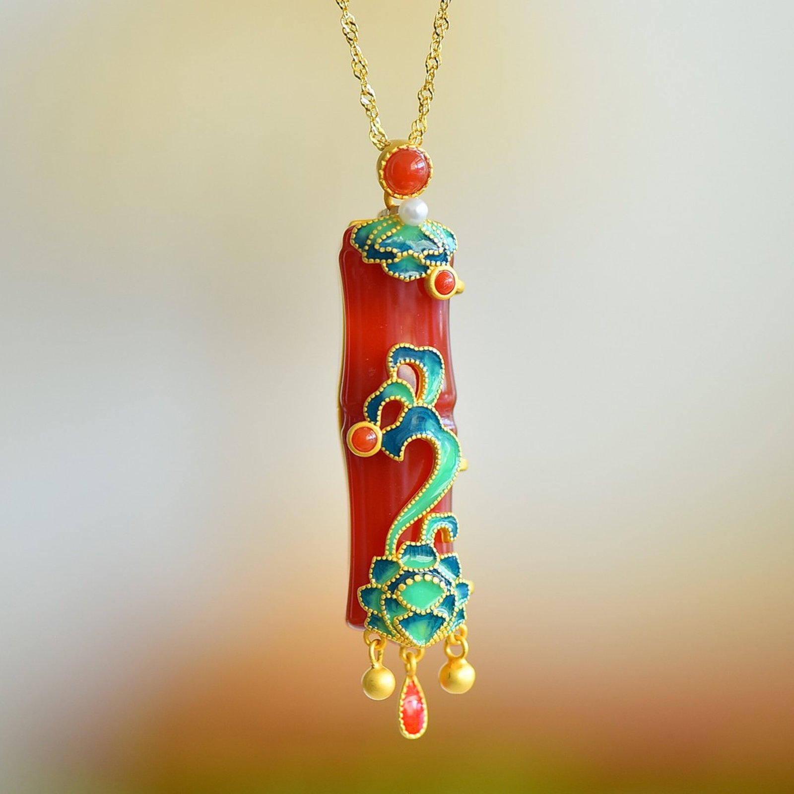 An Exquisite Sterling Silver-Gold Plated Inlaid Red Agate Necklace: An Exquisite Sterling Silver-Gold Plated Inlaid Red Agate Necklace,Size:11mmx37mm 纯银镀金镶红玛瑙项链