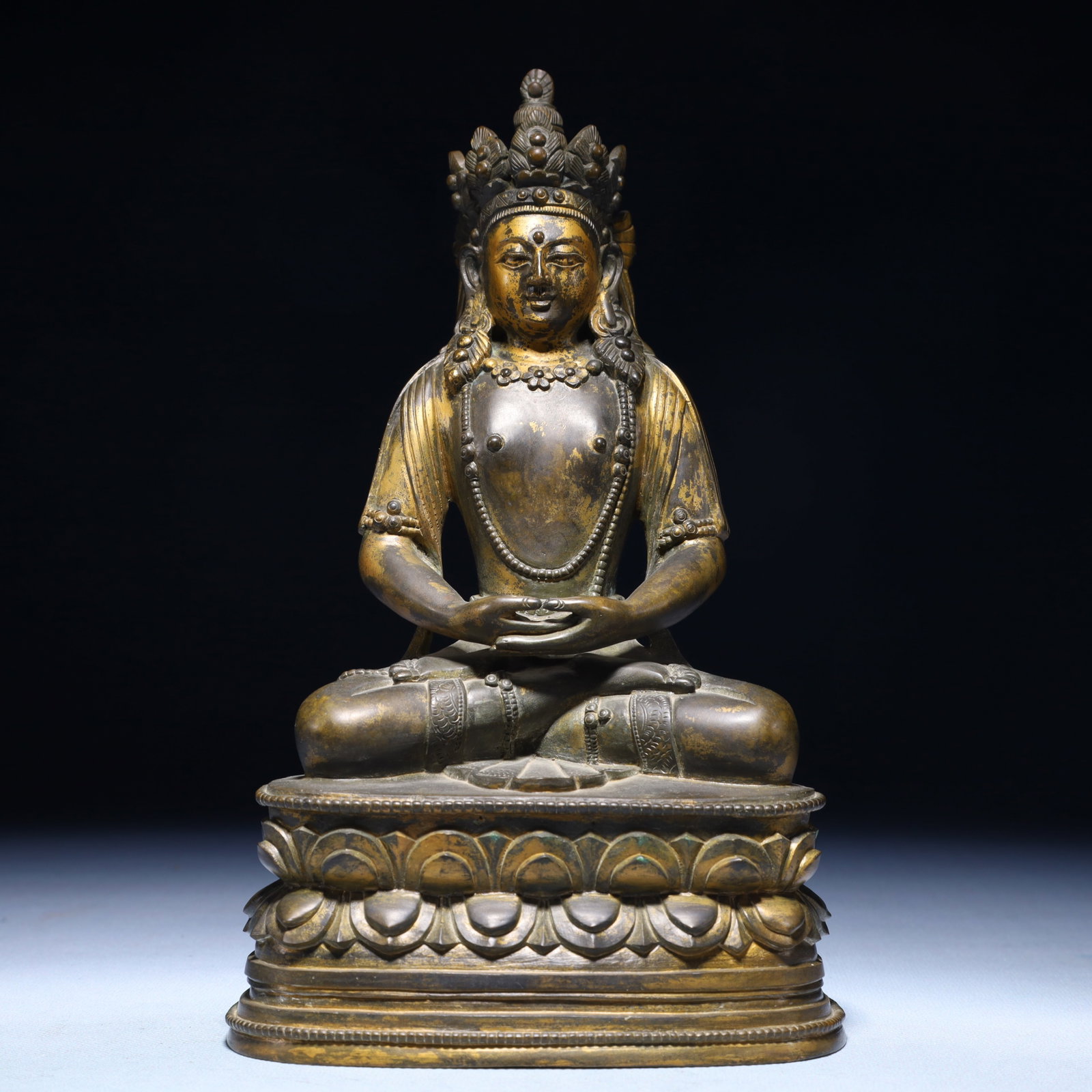 A Solemn Gilt Bronze Statue of Kshitigarbha Bodhisattva: A Solemn Gilt Bronze Statue of Kshitigarbha Bodhisattva,Qing Dynasty,China,Size:5.5inx4.3inx9.4in,Weight:2200g 铜漆金地藏王像,中国清代
