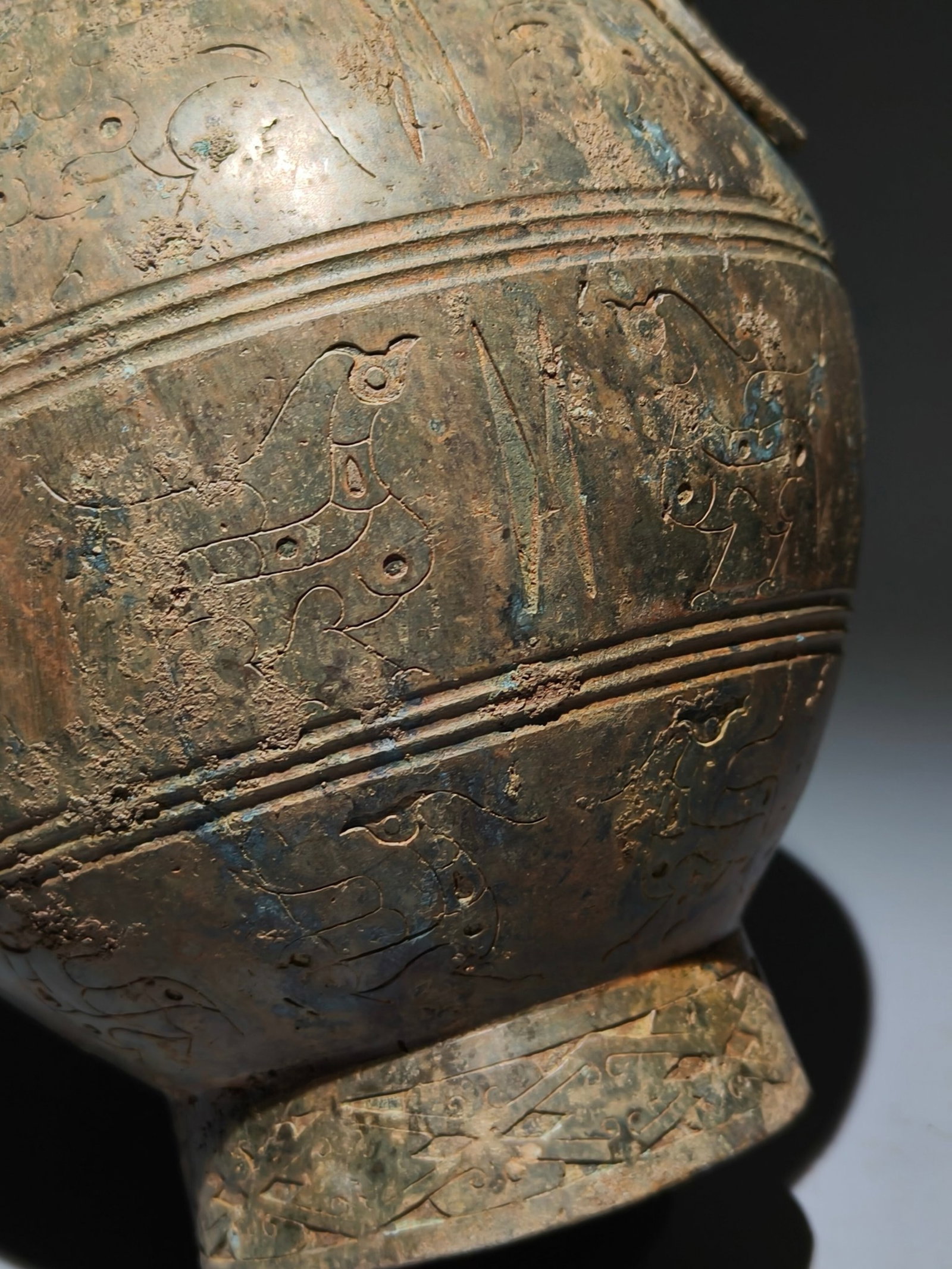 An Archaic Bronze Bird Pattern Pot - 6