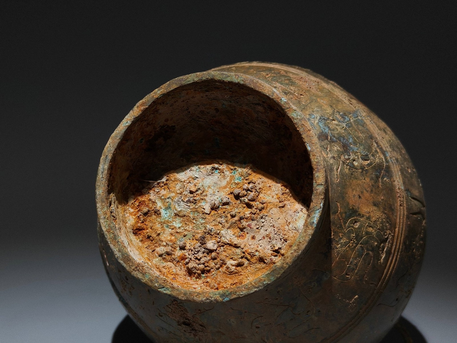 An Archaic Bronze Bird Pattern Pot - 9
